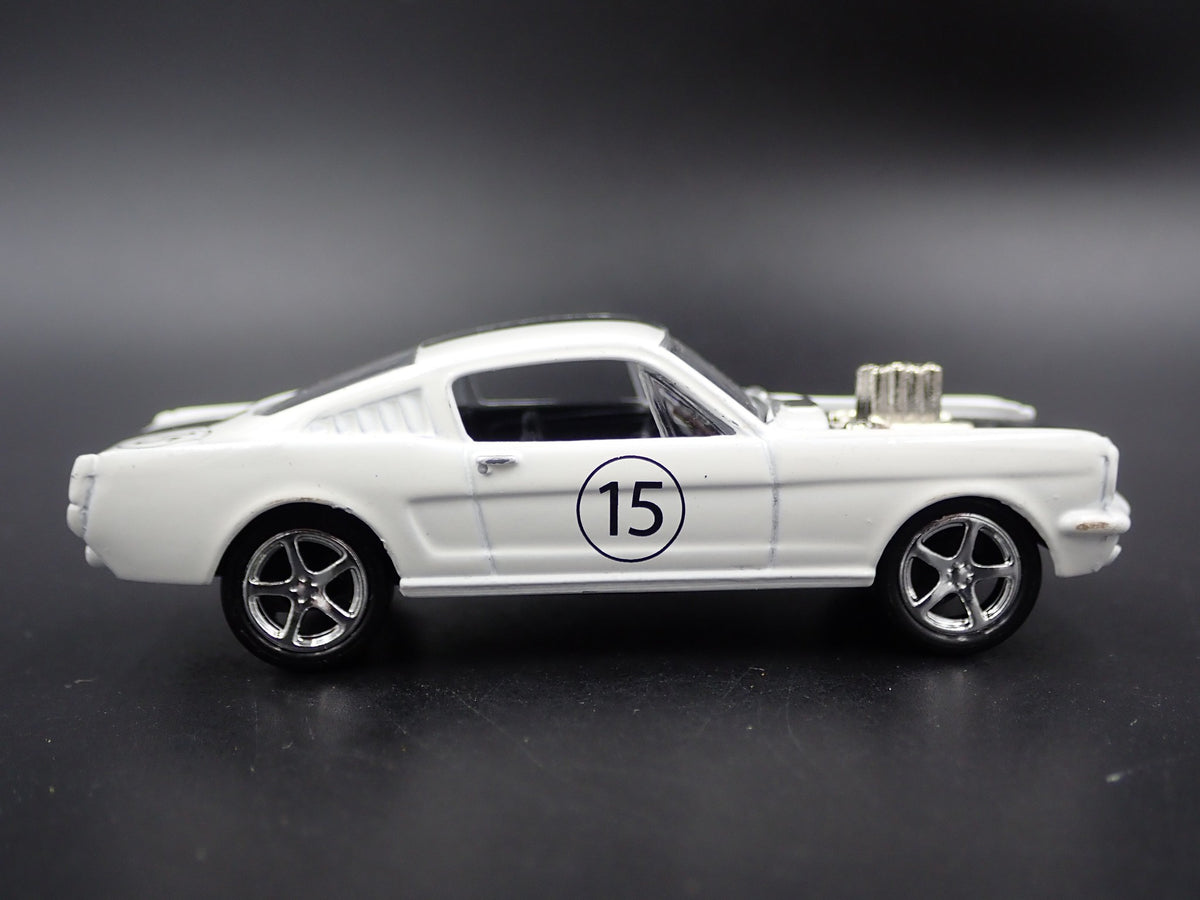1965 65 FORD MUSTANG FASTBACK 1:64 SCALE COLLECTIBLE DIORAMA DIECAST MODEL CAR-Burning Rubber Toy Company