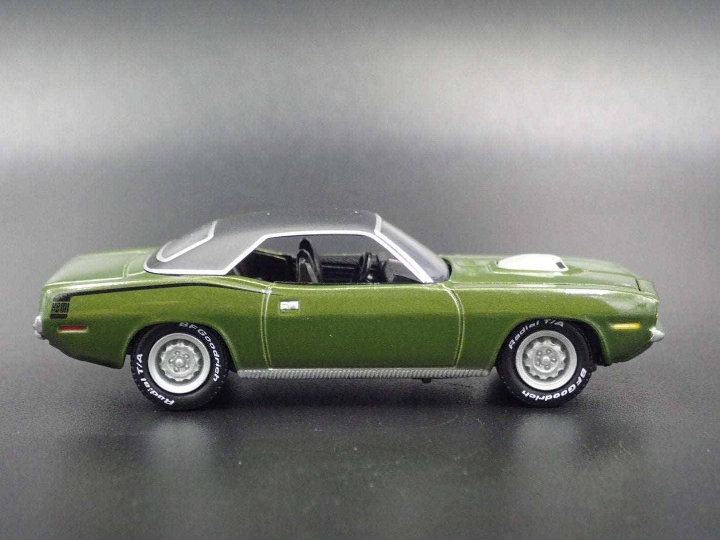 1970 70 PLYMOUTH HEMI CUDA GREEN 1:64 SCALE COLLECTIBLE DIECAST MODEL CAR