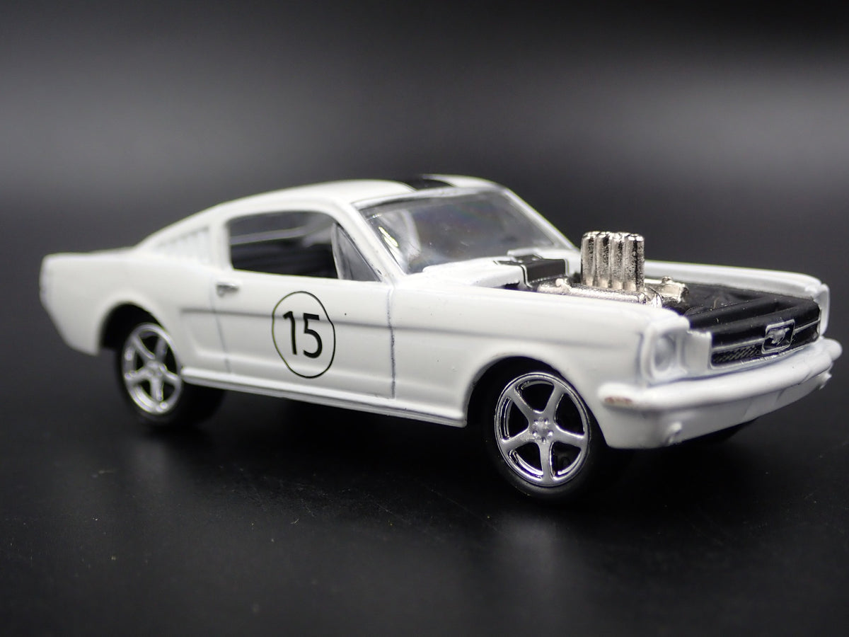 1965 65 FORD MUSTANG FASTBACK 1:64 SCALE COLLECTIBLE DIORAMA DIECAST MODEL CAR-Burning Rubber Toy Company