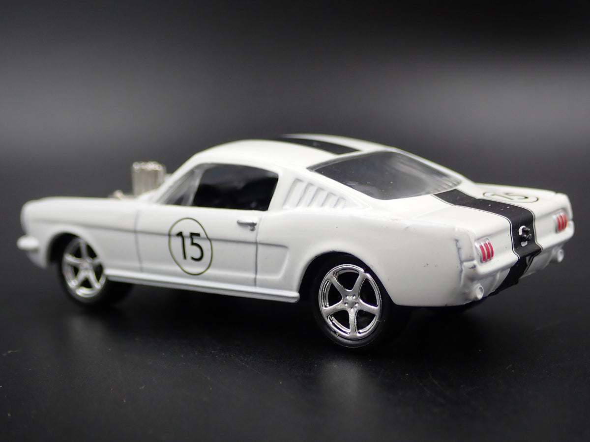 1965 65 FORD MUSTANG FASTBACK 1:64 SCALE COLLECTIBLE DIORAMA DIECAST MODEL CAR-Burning Rubber Toy Company