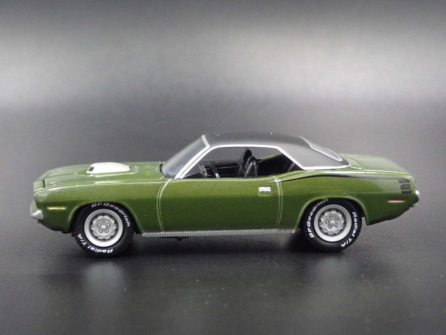 1970 70 PLYMOUTH HEMI CUDA GREEN 1:64 SCALE COLLECTIBLE DIECAST MODEL CAR