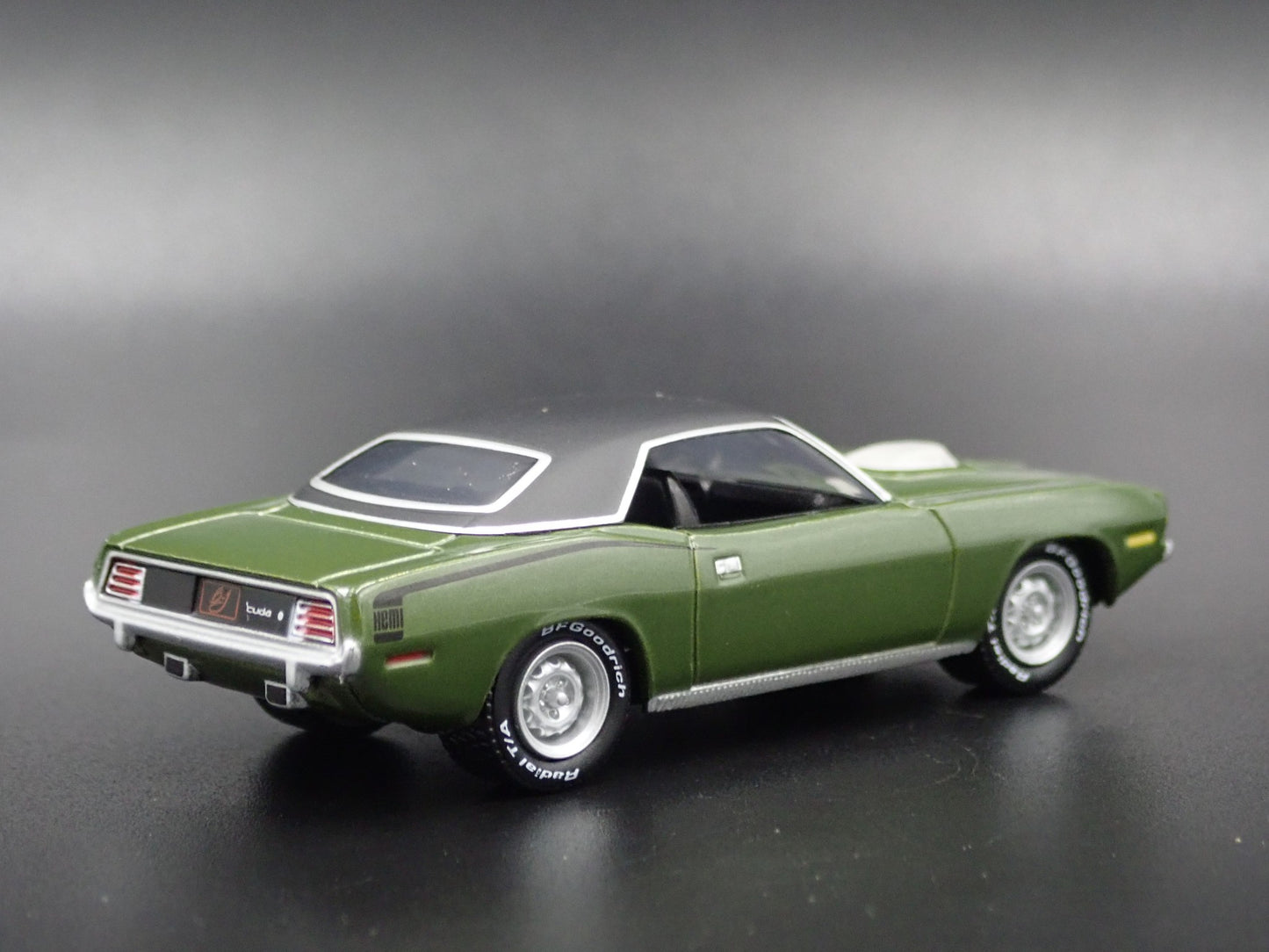 1970 70 PLYMOUTH HEMI CUDA GREEN 1:64 SCALE COLLECTIBLE DIECAST MODEL CAR
