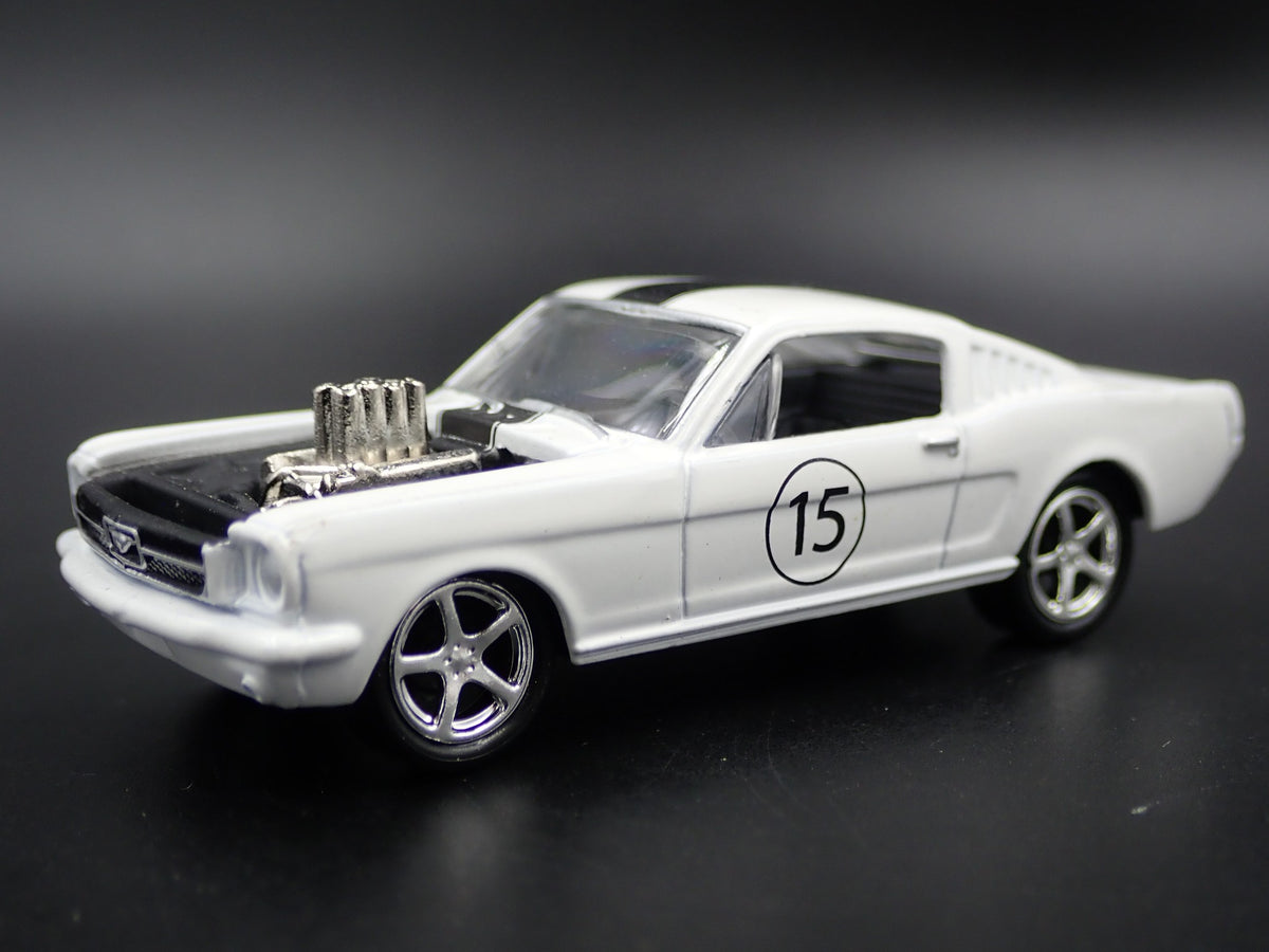1965 65 FORD MUSTANG FASTBACK 1:64 SCALE COLLECTIBLE DIORAMA DIECAST MODEL CAR-Burning Rubber Toy Company