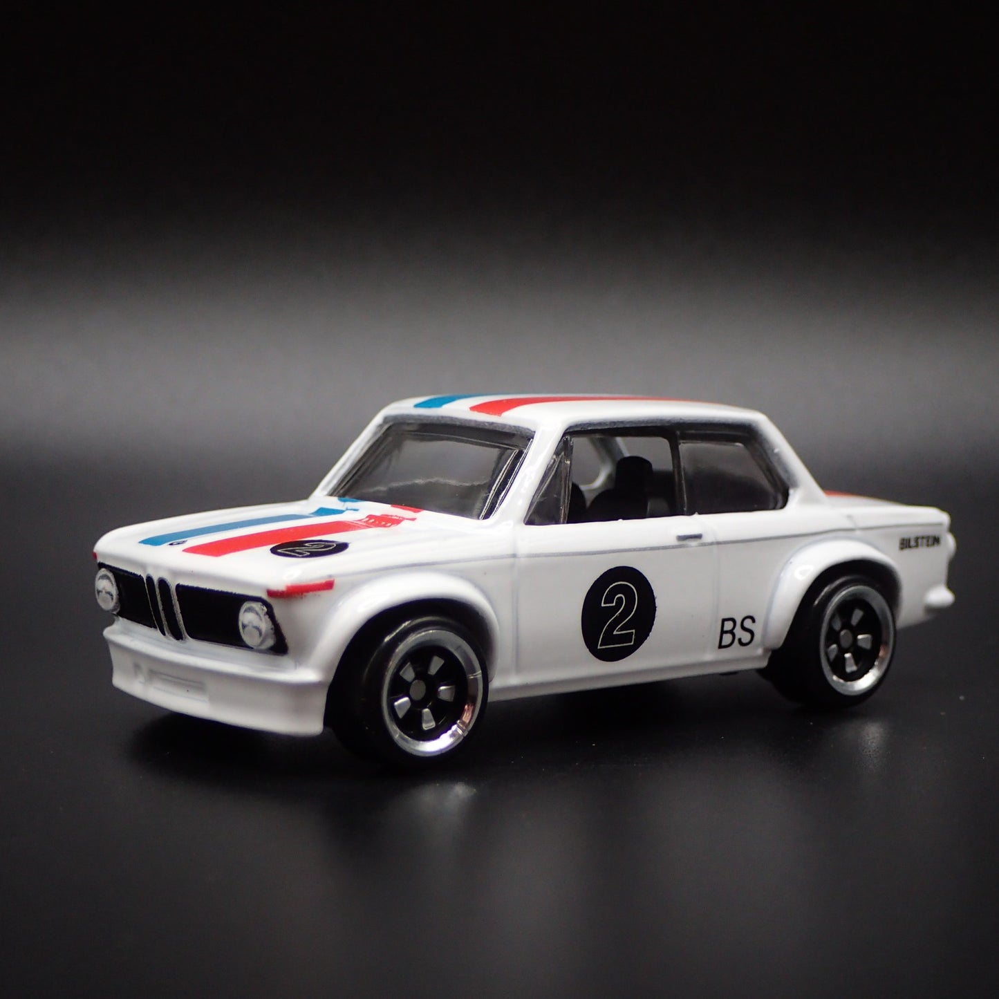 1966-1977 BMW 2002 BILSTEIN 1:64 SCALE COLLECTIBLE DIORAMA DIECAST MODEL CAR