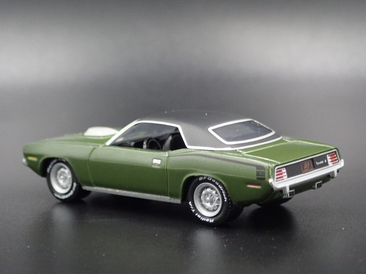 1970 70 PLYMOUTH HEMI CUDA GREEN 1:64 SCALE COLLECTIBLE DIECAST MODEL CAR