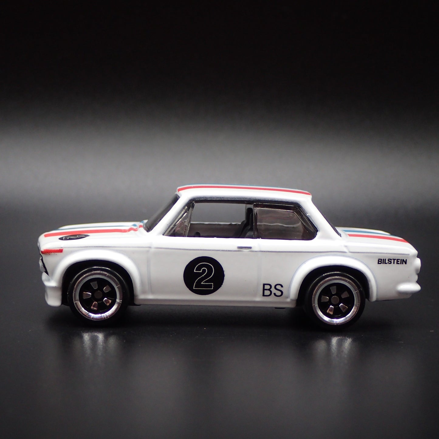 1966-1977 BMW 2002 BILSTEIN 1:64 SCALE COLLECTIBLE DIORAMA DIECAST MODEL CAR