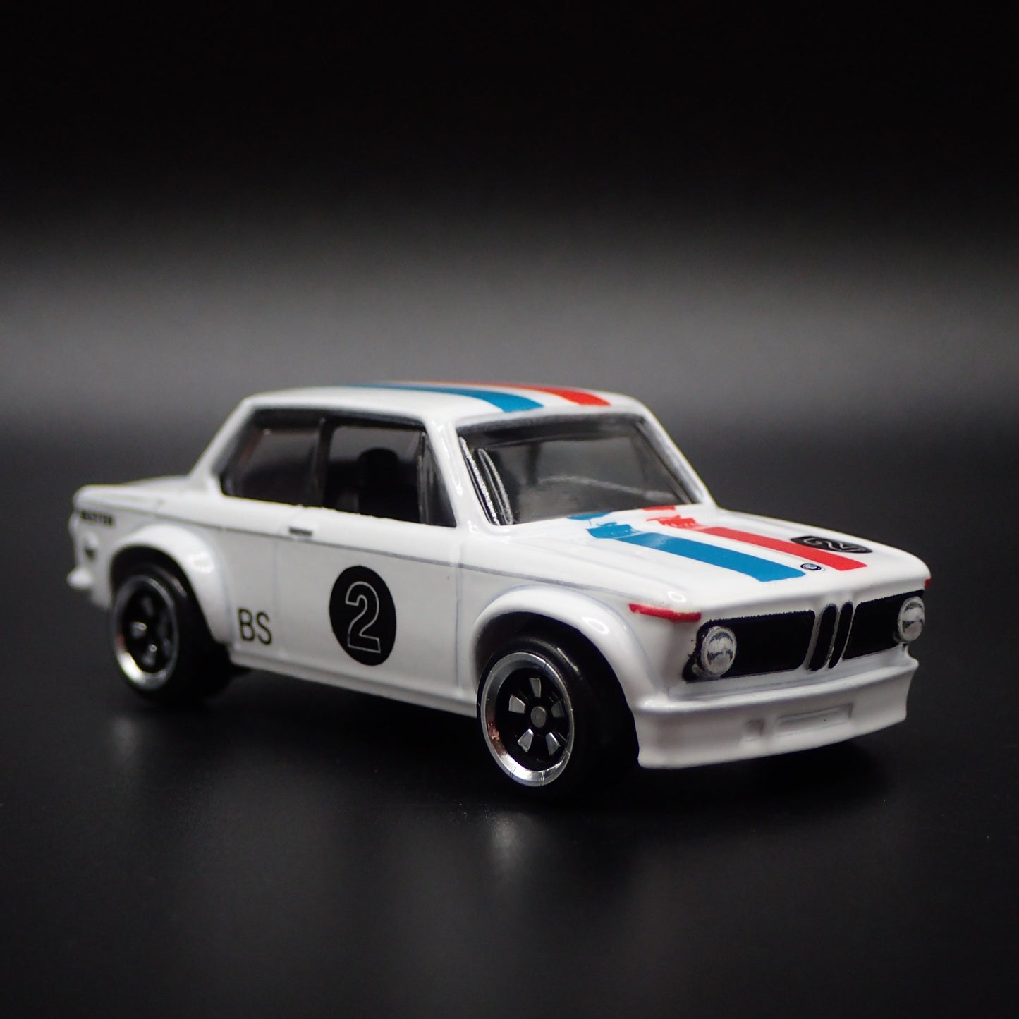 1966-1977 BMW 2002 BILSTEIN 1:64 SCALE COLLECTIBLE DIORAMA DIECAST MODEL CAR