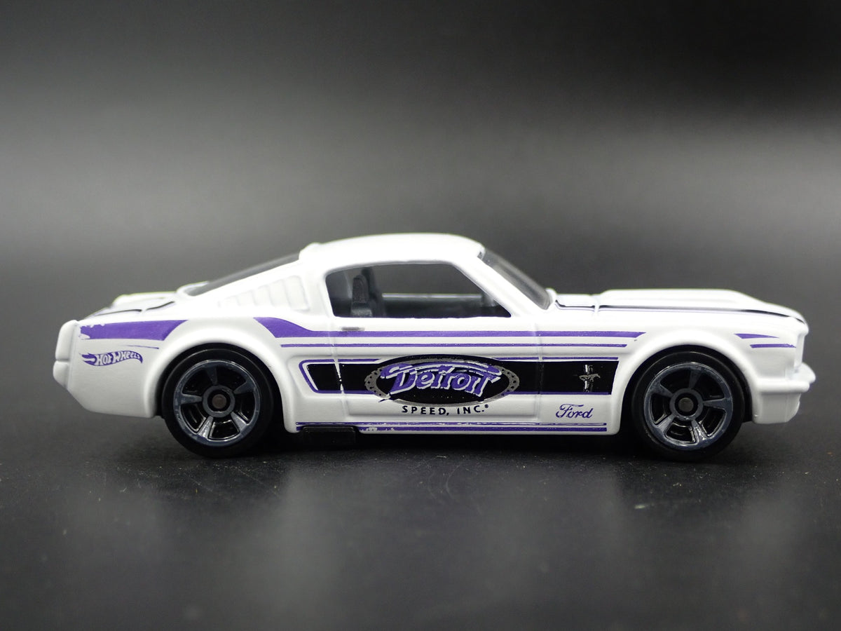 1965 65 FORD MUSTANG FASTBACK 2+2 RARE 1:64 SCALE DIORAMA DIECAST MODEL CAR-Burning Rubber Toy Company