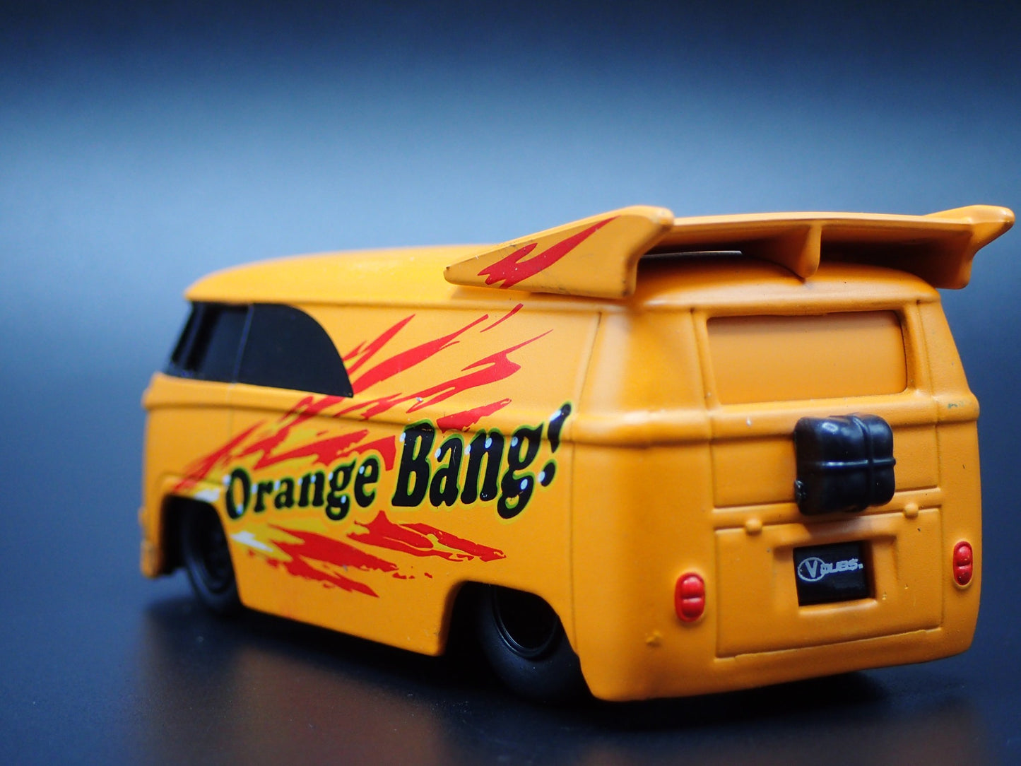 1950-1967 VW VOLKSWAGEN DRAG BUS ORANGE 1/64 SCALE DIORAMA DIECAST MODEL CAR