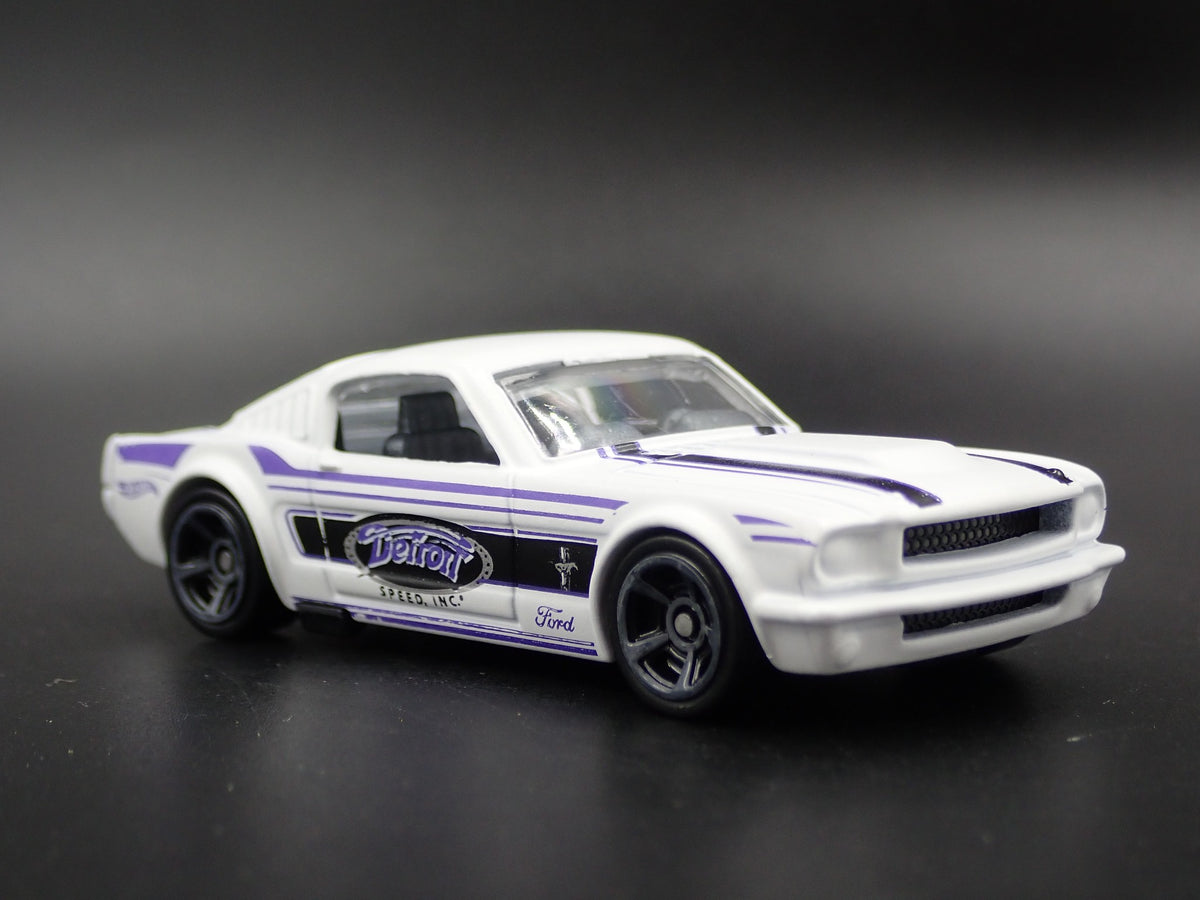 1965 65 FORD MUSTANG FASTBACK 2+2 RARE 1:64 SCALE DIORAMA DIECAST MODEL CAR-Burning Rubber Toy Company