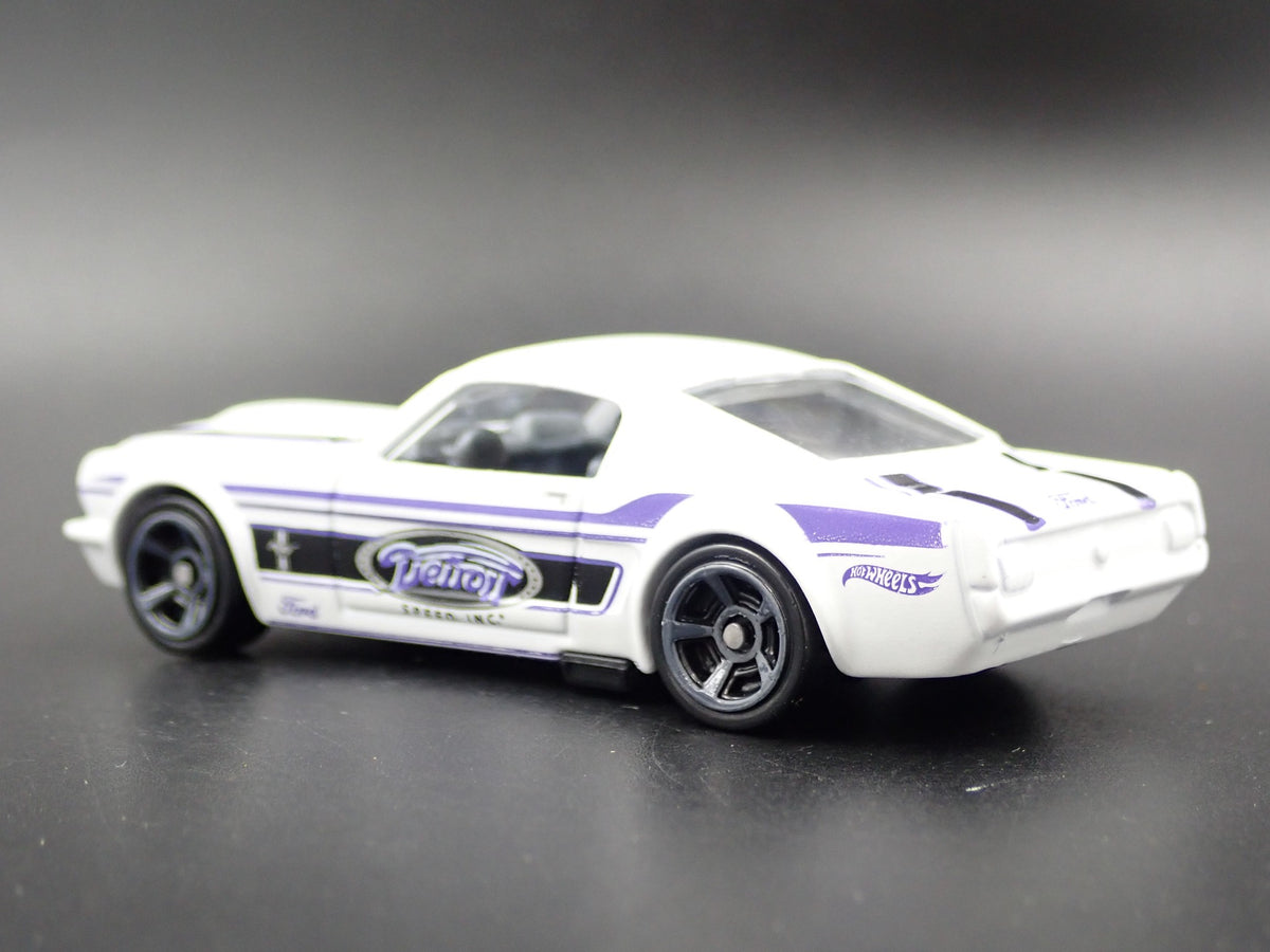 1965 65 FORD MUSTANG FASTBACK 2+2 RARE 1:64 SCALE DIORAMA DIECAST MODEL CAR-Burning Rubber Toy Company