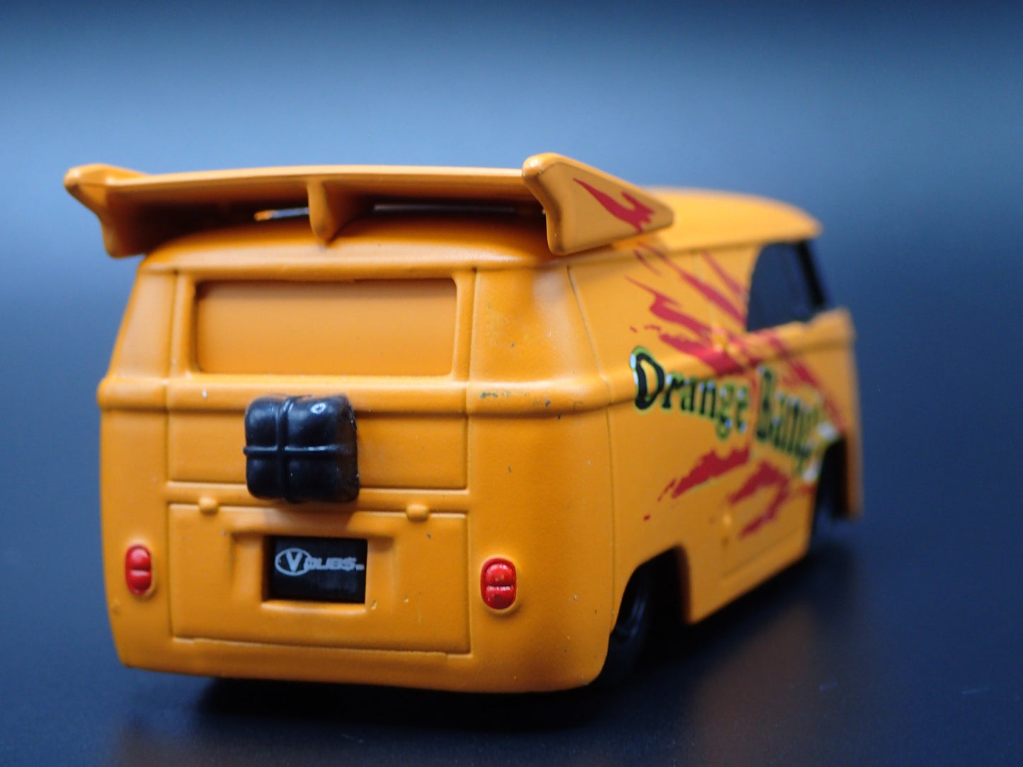 1950-1967 VW VOLKSWAGEN DRAG BUS ORANGE 1/64 SCALE DIORAMA DIECAST MODEL CAR