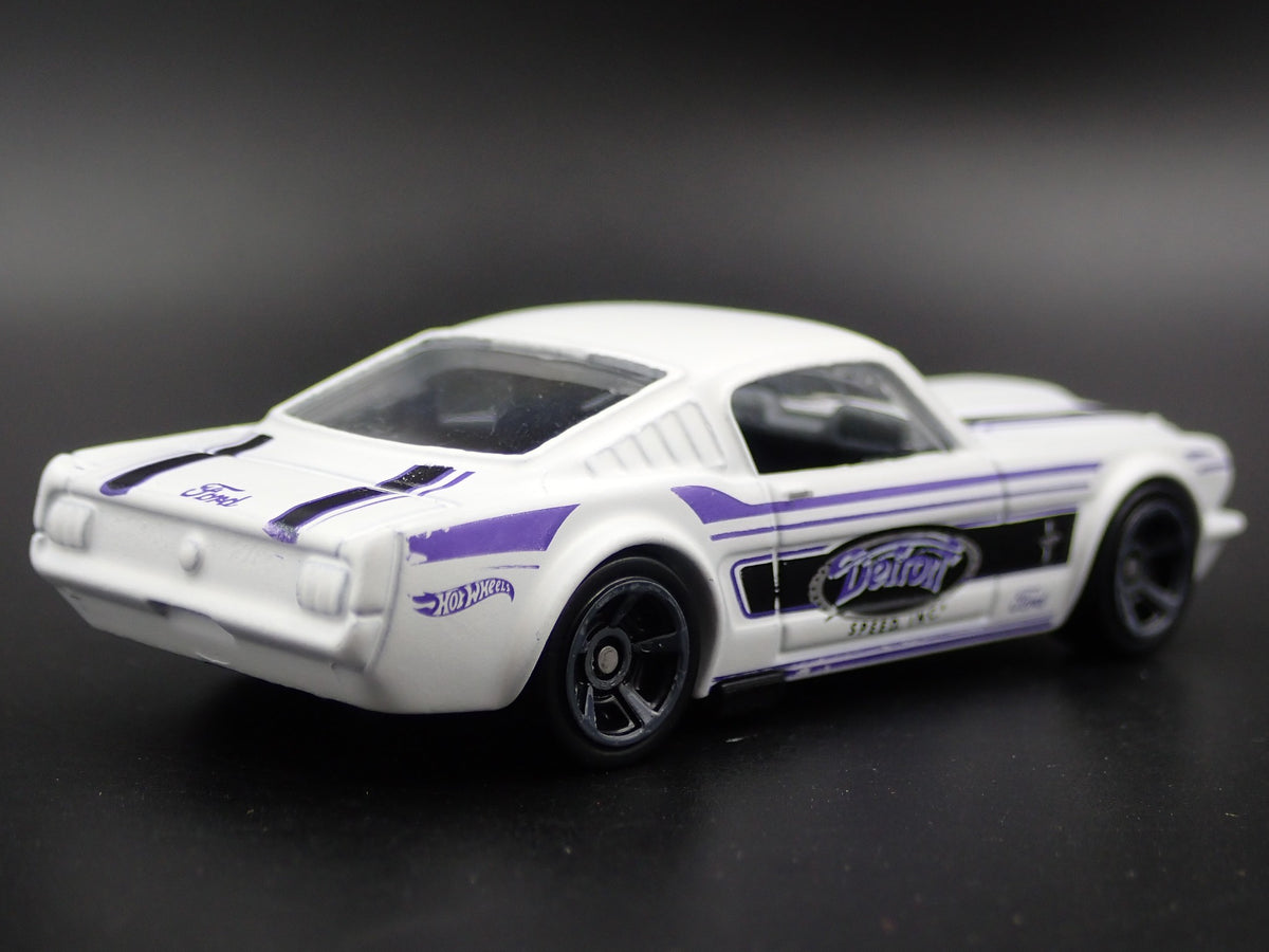 1965 65 FORD MUSTANG FASTBACK 2+2 RARE 1:64 SCALE DIORAMA DIECAST MODEL CAR-Burning Rubber Toy Company