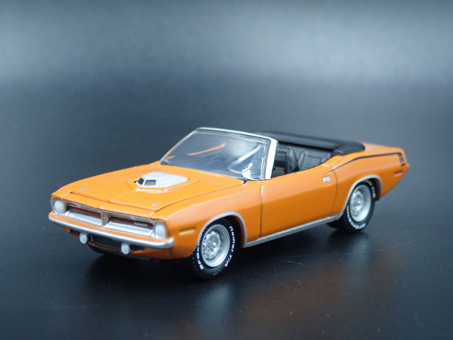 1970 PLYMOUTH HEMI CUDA CONVERTIBLE 1/64 SCALE COLLECTIBLE DIECAST MODEL CAR
