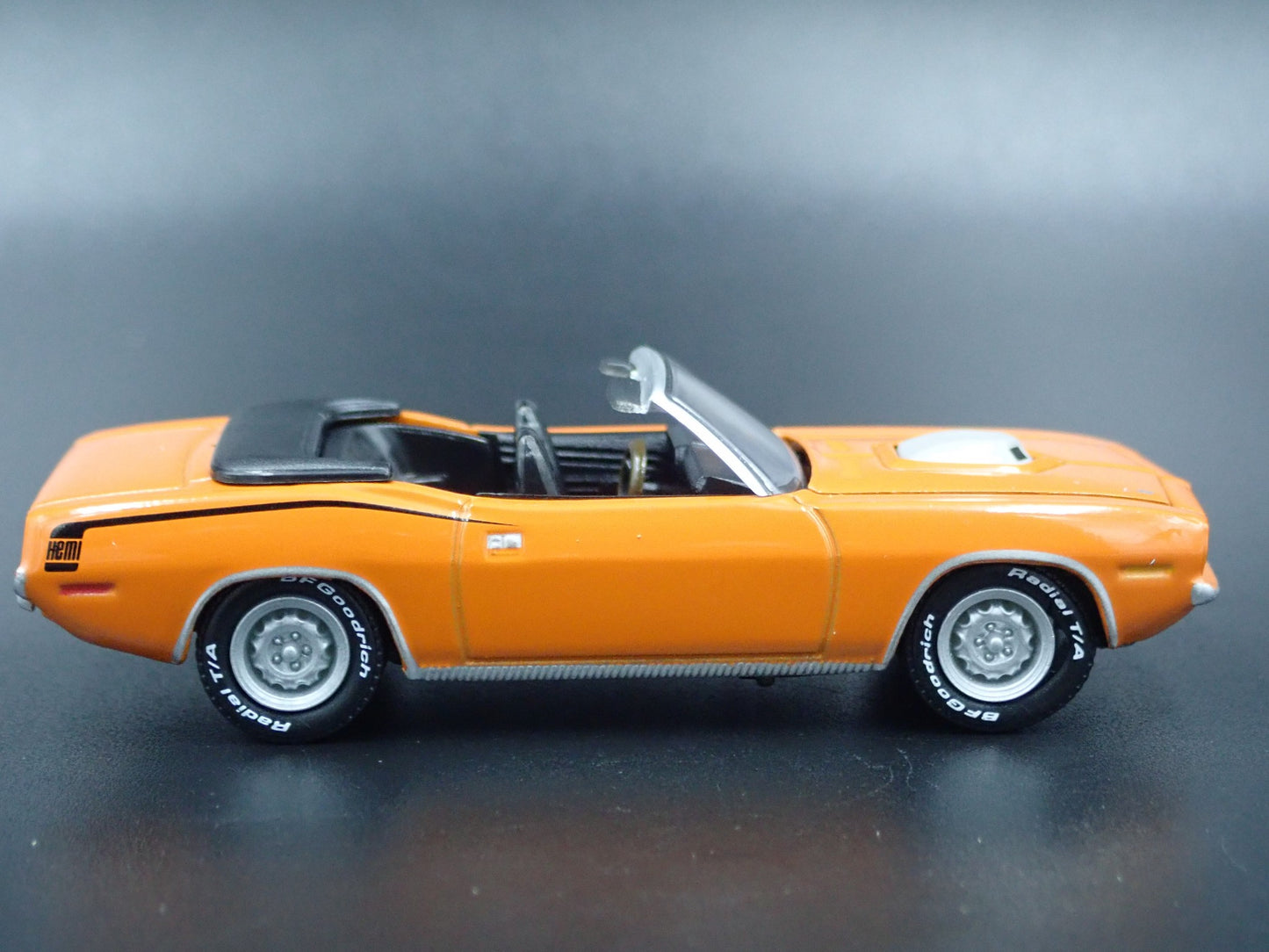 1970 PLYMOUTH HEMI CUDA CONVERTIBLE 1/64 SCALE COLLECTIBLE DIECAST MODEL CAR