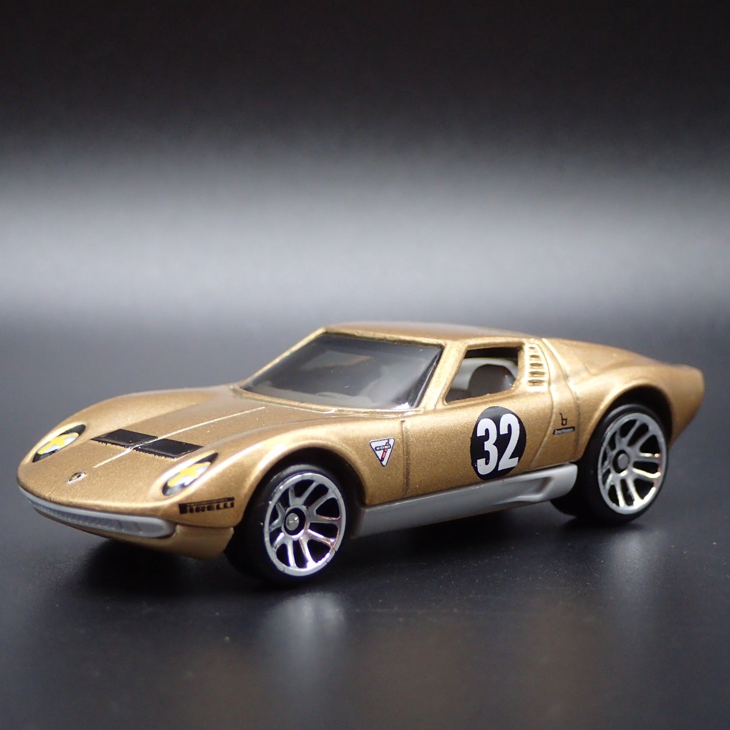 1976-1973 LAMBORGHINI MIURA SV 1:64 SCALE COLLECTIBLE DIORAMA DIECAST MODEL CAR