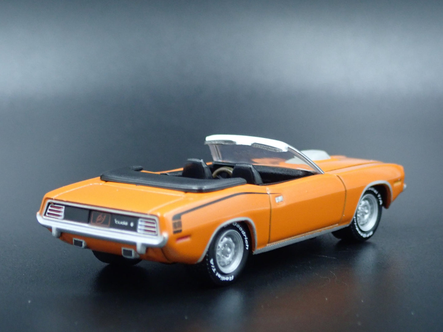 1970 PLYMOUTH HEMI CUDA CONVERTIBLE 1/64 SCALE COLLECTIBLE DIECAST MODEL CAR