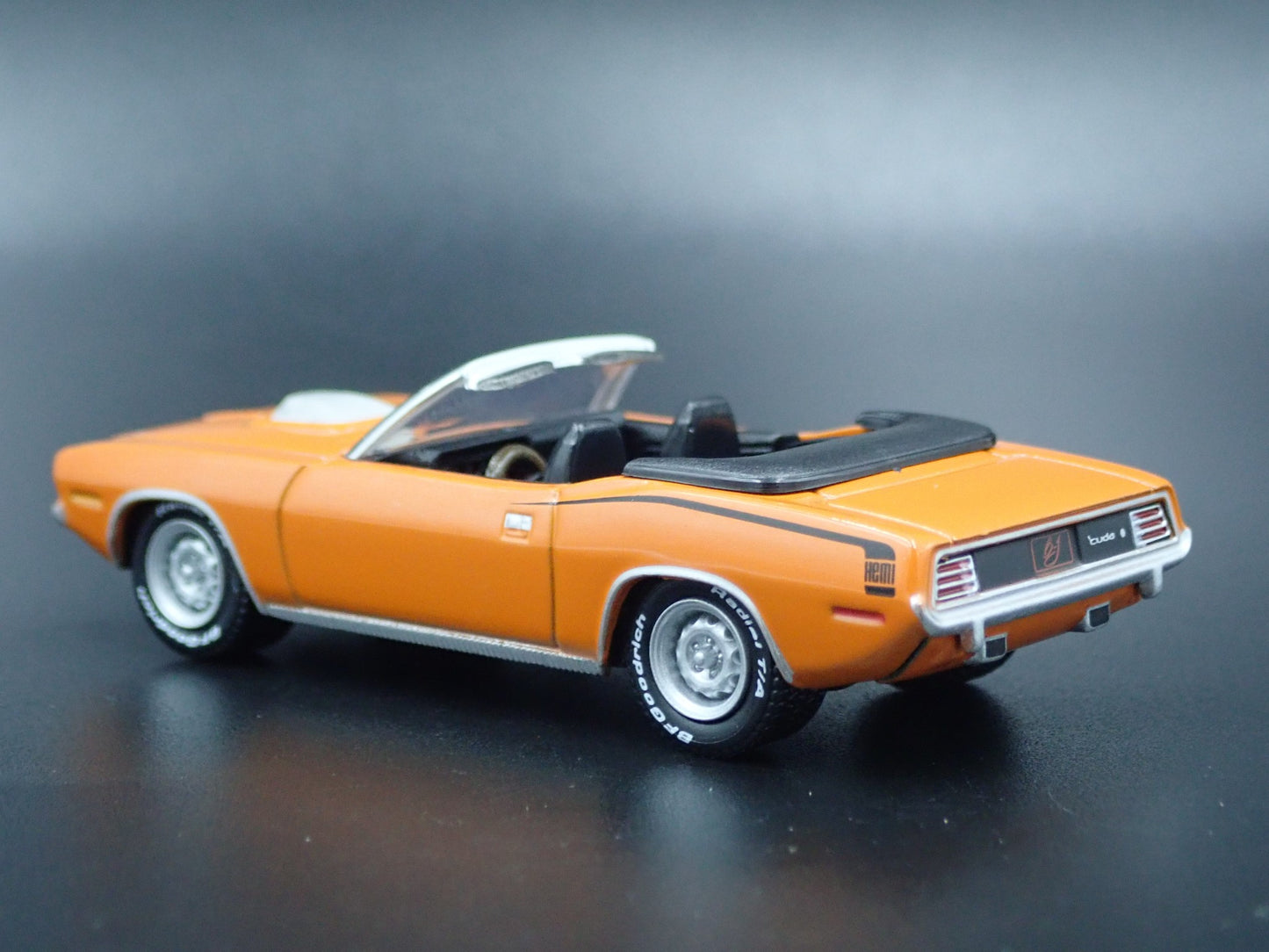 1970 PLYMOUTH HEMI CUDA CONVERTIBLE 1/64 SCALE COLLECTIBLE DIECAST MODEL CAR