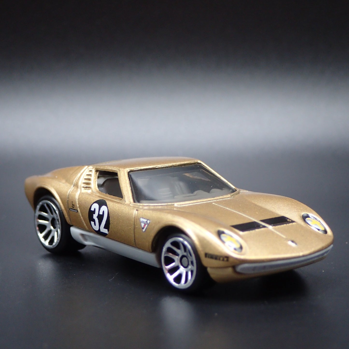 1976-1973 LAMBORGHINI MIURA SV 1:64 SCALE COLLECTIBLE DIORAMA DIECAST MODEL CAR