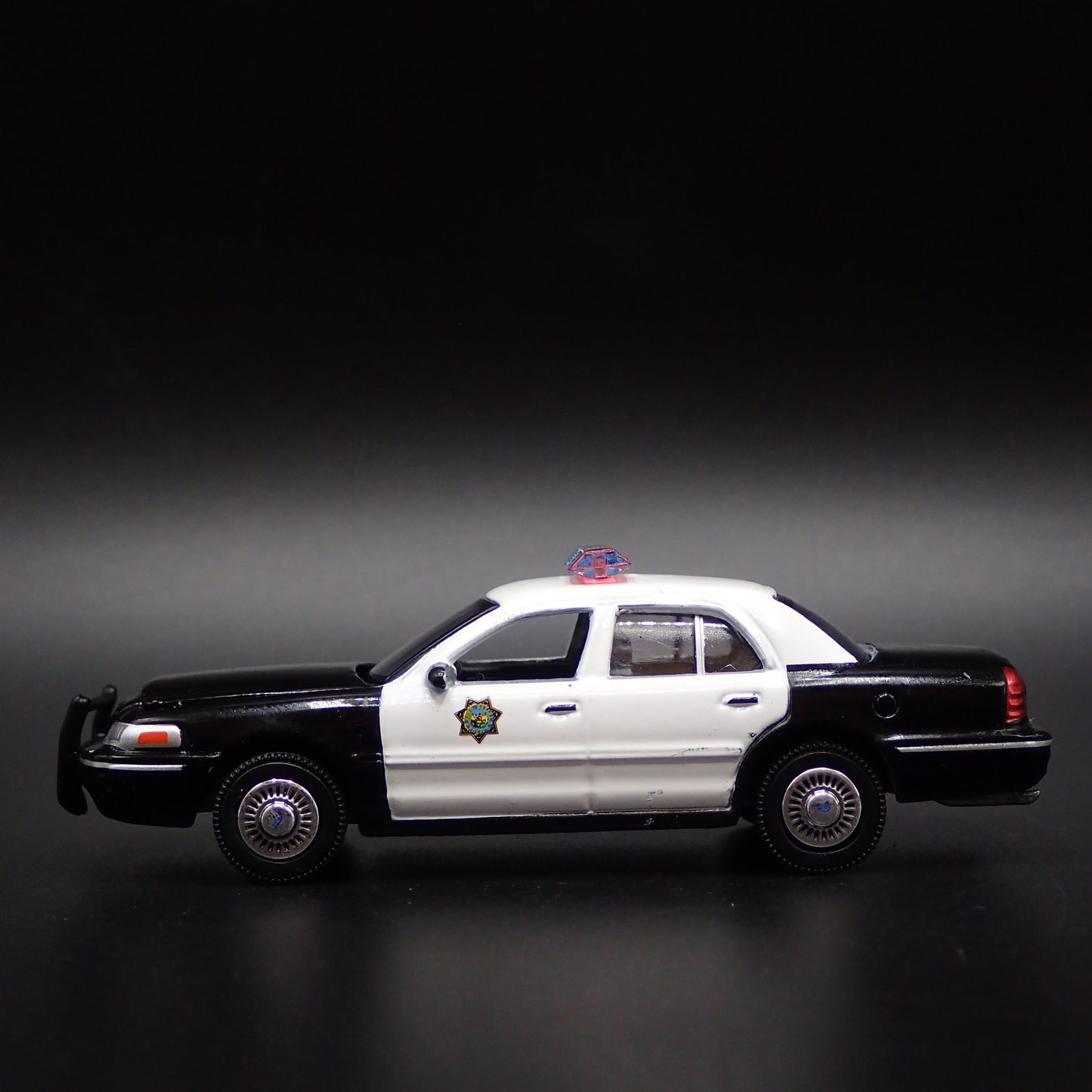 1998 98 FORD CROWN VICTORIA RENO, NEVADA POLICE DPT 1:64 SCALE DIECAST MODEL CAR