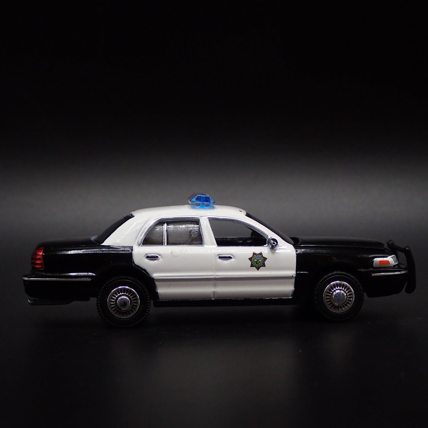 1998 98 FORD CROWN VICTORIA RENO, NEVADA POLICE DPT 1:64 SCALE DIECAST MODEL CAR