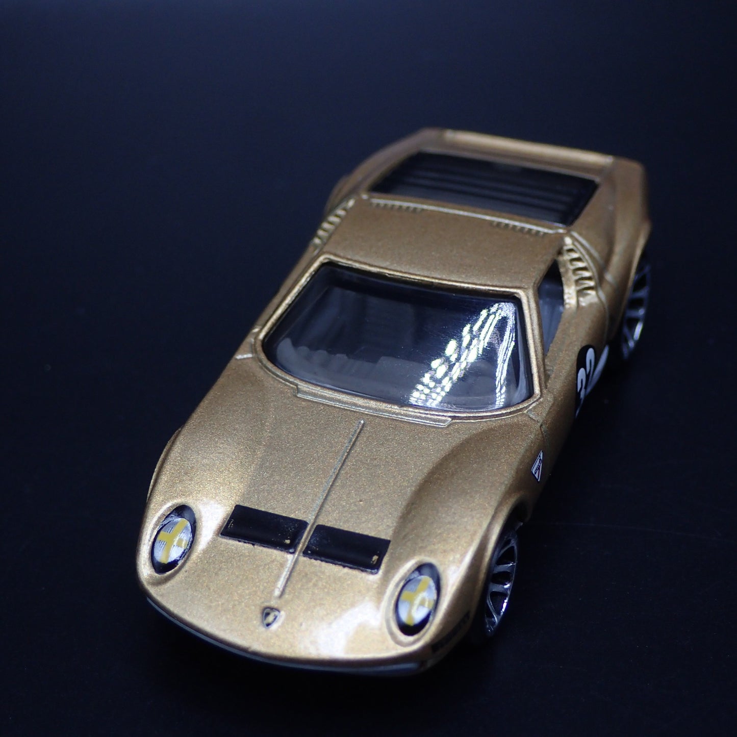 1976-1973 LAMBORGHINI MIURA SV 1:64 SCALE COLLECTIBLE DIORAMA DIECAST MODEL CAR