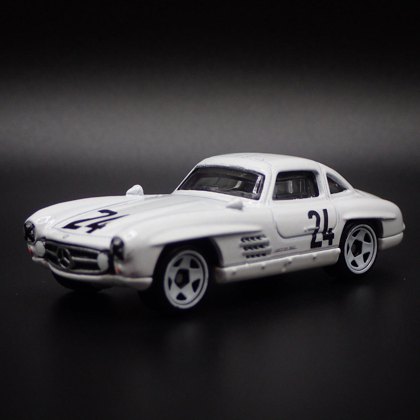 1954-1957 MERCEDES-BENZ 300 SL WHITE 1:64 SCALE COLLECTIBLE DIECAST MODEL CAR