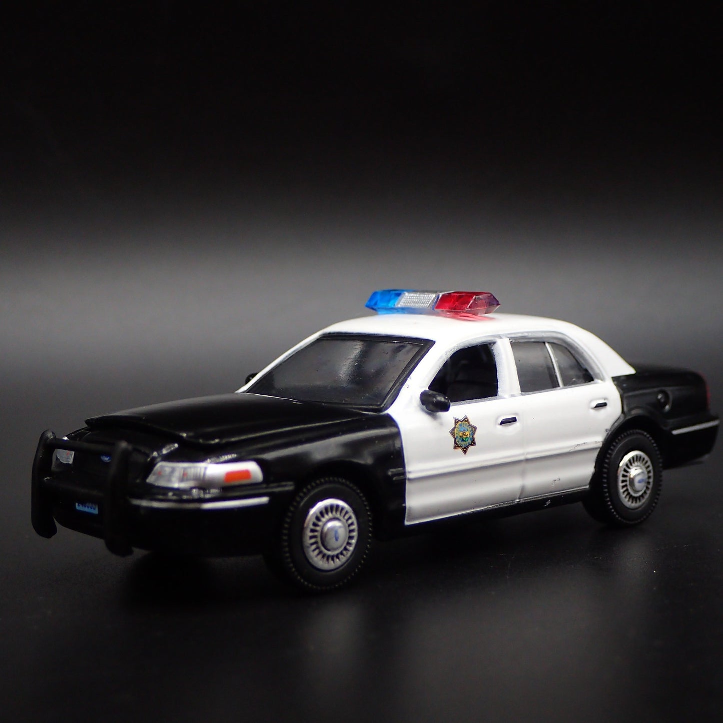 1998 98 FORD CROWN VICTORIA RENO, NEVADA POLICE DPT 1:64 SCALE DIECAST MODEL CAR
