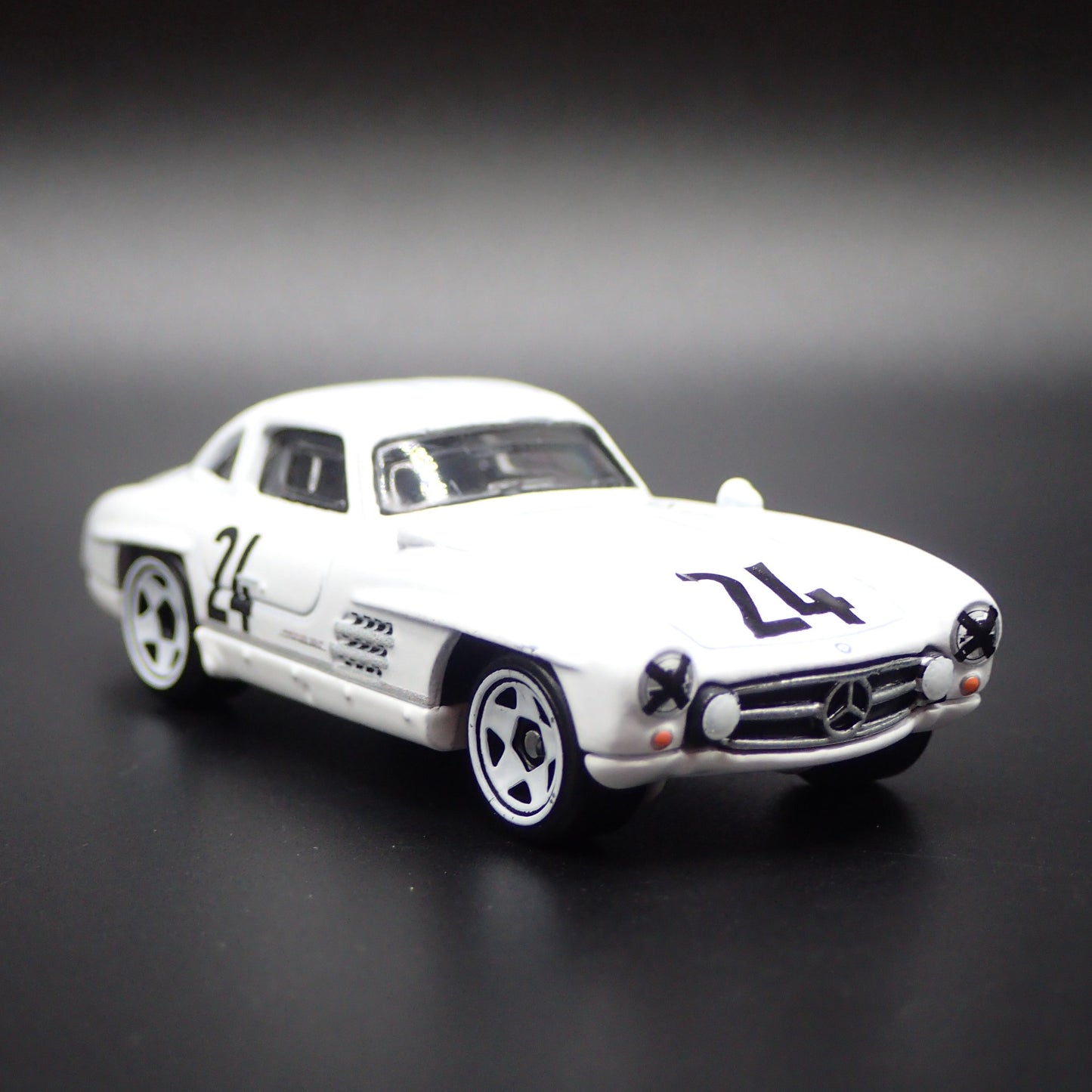 1954-1957 MERCEDES-BENZ 300 SL WHITE 1:64 SCALE COLLECTIBLE DIECAST MODEL CAR