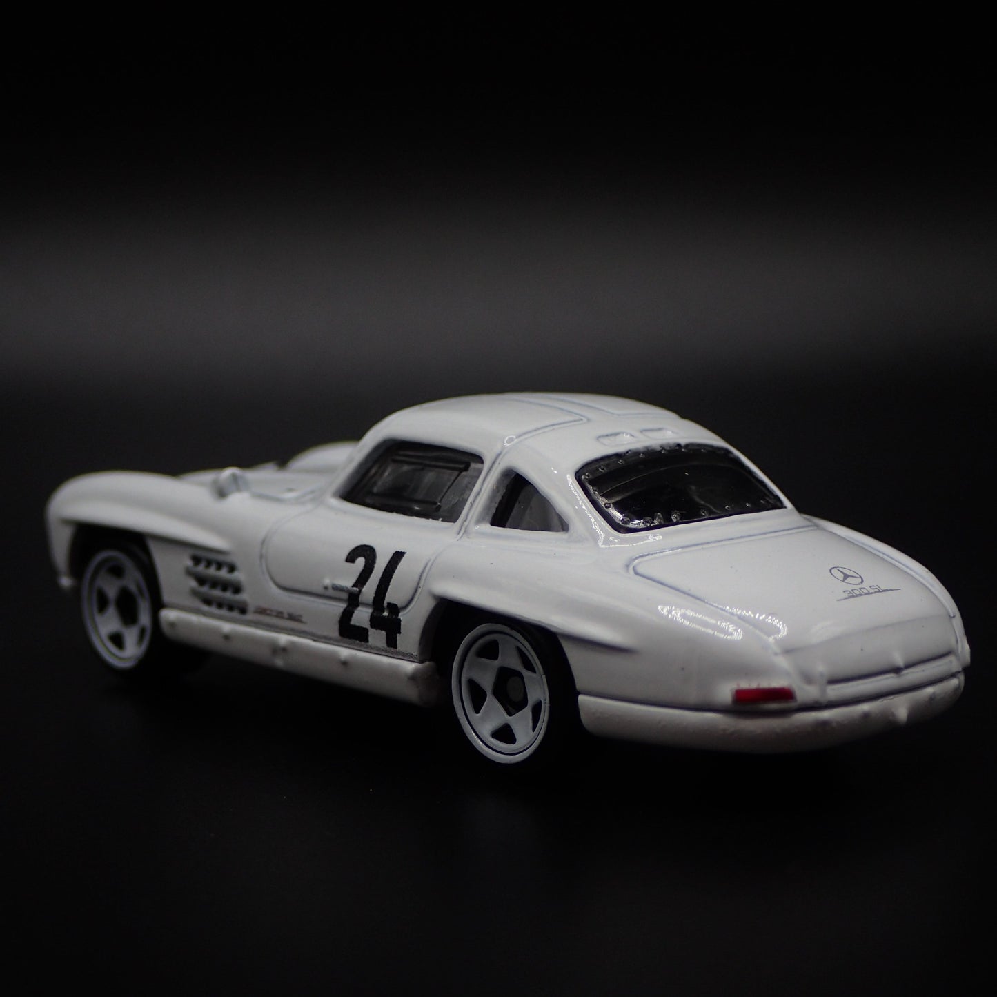 1954-1957 MERCEDES-BENZ 300 SL WHITE 1:64 SCALE COLLECTIBLE DIECAST MODEL CAR