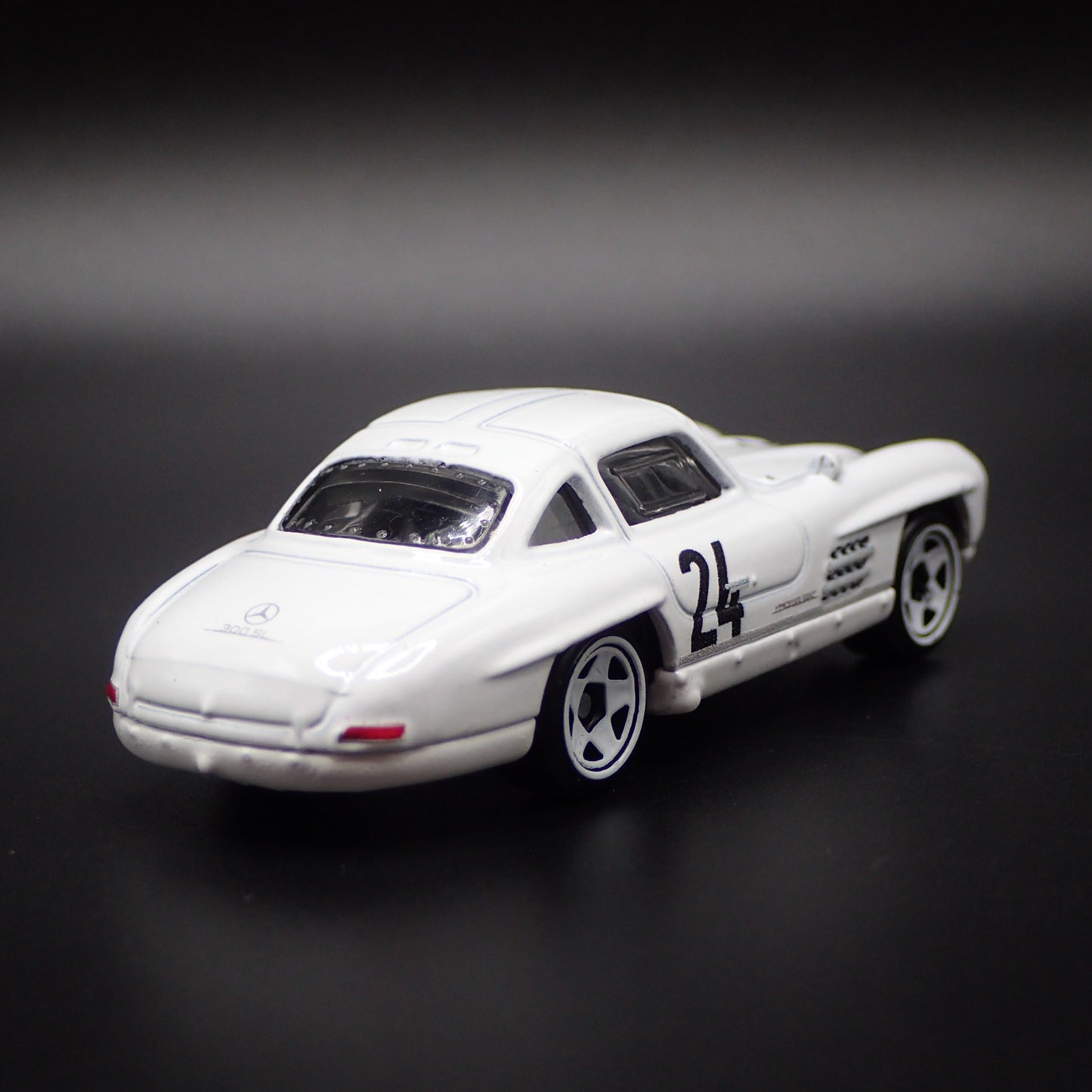 1954-1957 MERCEDES-BENZ 300 SL WHITE 1:64 SCALE COLLECTIBLE DIECAST MODEL CAR