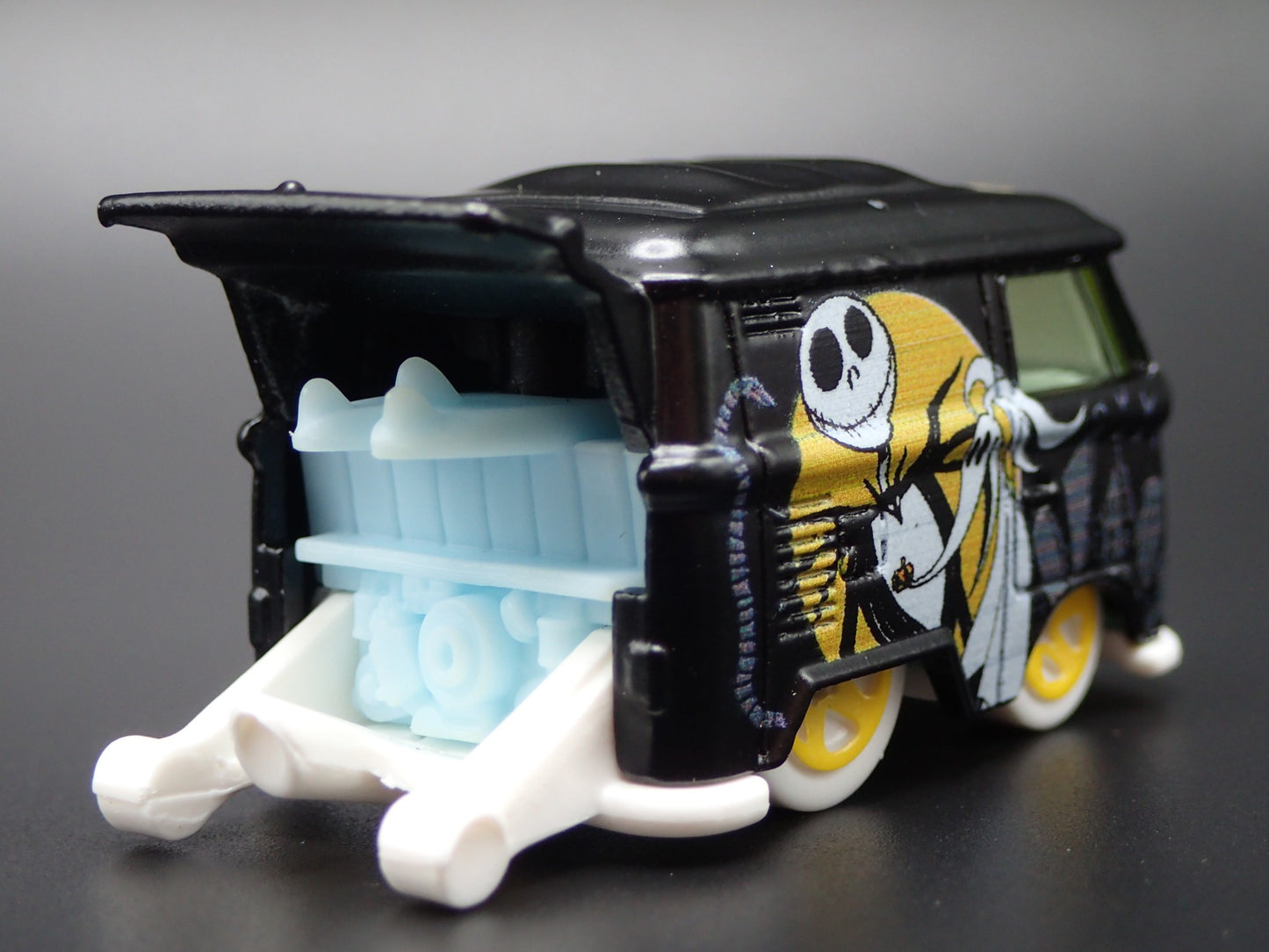 VW VOLKSWAGEN KOOL KOMBI MINI BUS VAN JACK SKELLINGTON 1:64 DIECAST MODEL CAR
