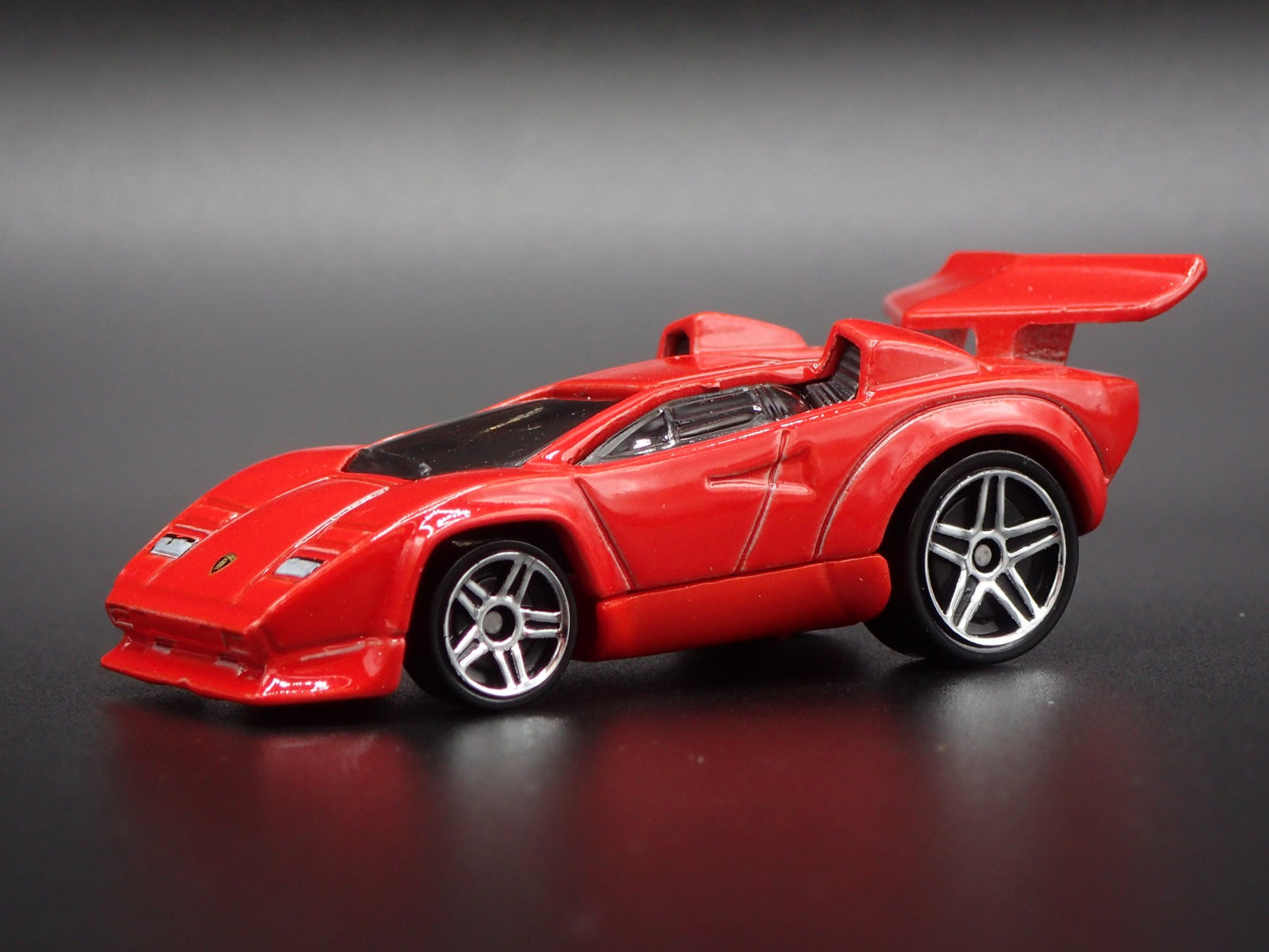 1974-1990 LAMBORGHINI COUNTACH SUPER CAR 1:64 SCALE DIORAMA DIECAST MODEL CAR