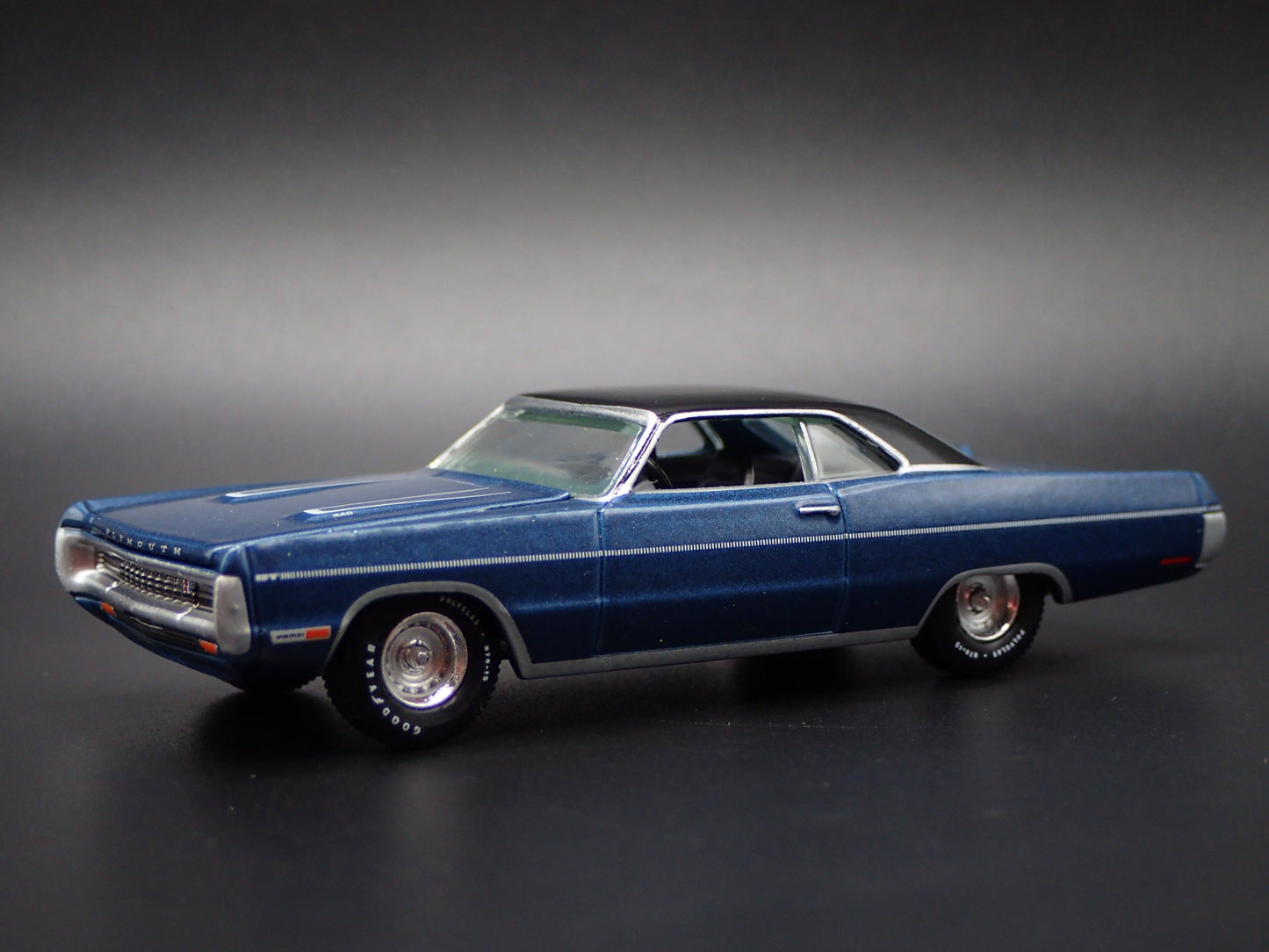 1970 70 PLYMOUTH SPORT FURY GT BLUE 1/64 SCALE DIORAMA DIECAST MODEL CAR