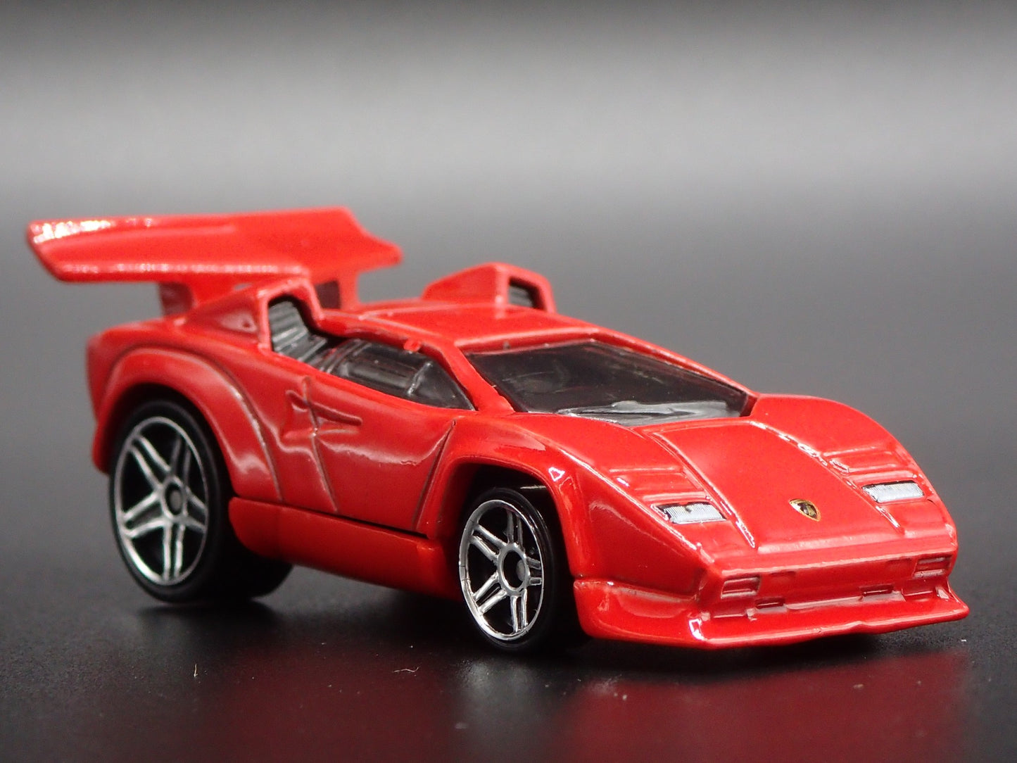 1974-1990 LAMBORGHINI COUNTACH SUPER CAR 1:64 SCALE DIORAMA DIECAST MODEL CAR