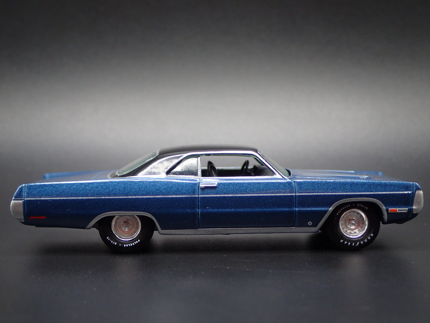 1970 70 PLYMOUTH SPORT FURY GT BLUE 1/64 SCALE DIORAMA DIECAST MODEL CAR