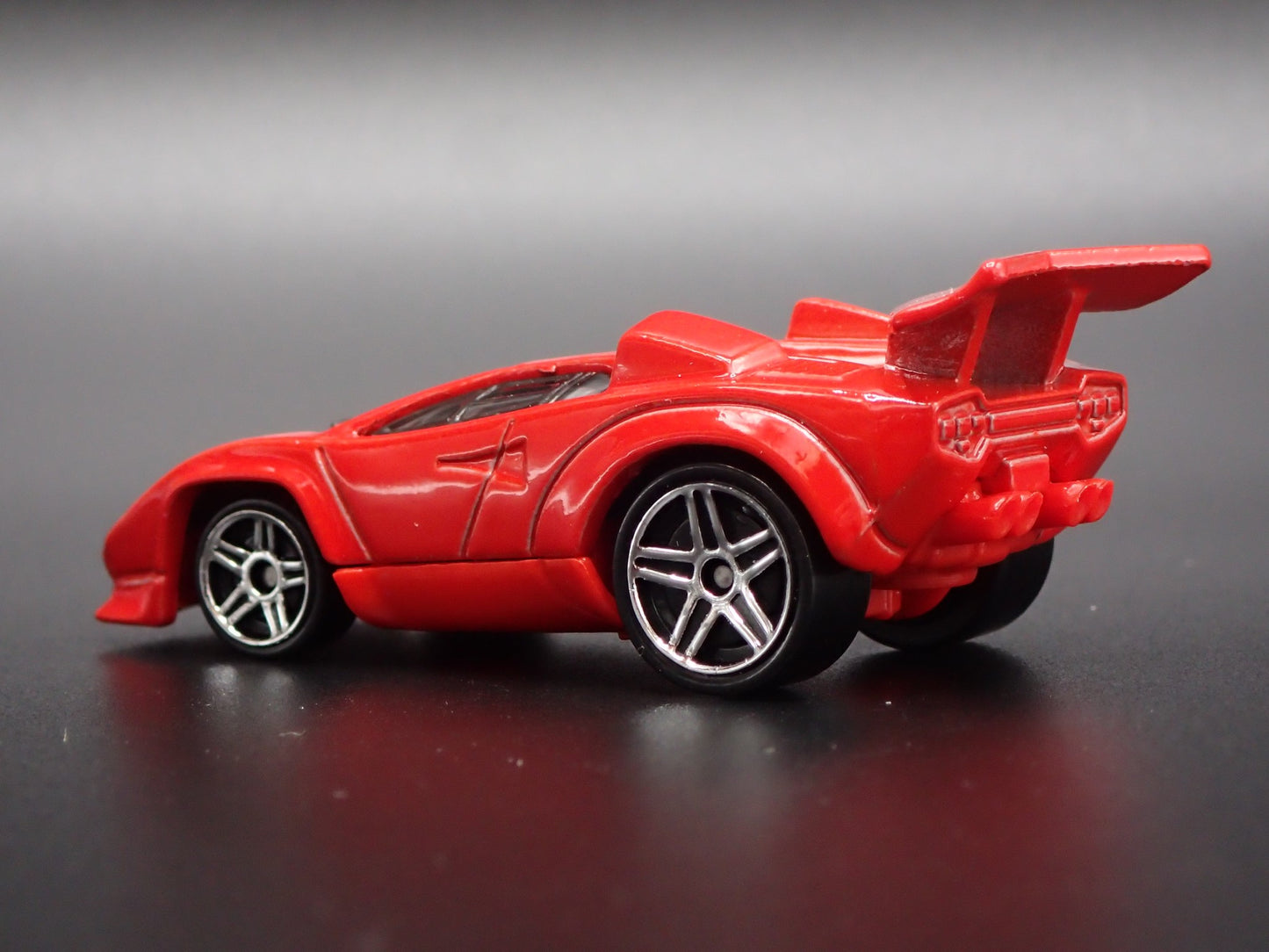 1974-1990 LAMBORGHINI COUNTACH SUPER CAR 1:64 SCALE DIORAMA DIECAST MODEL CAR