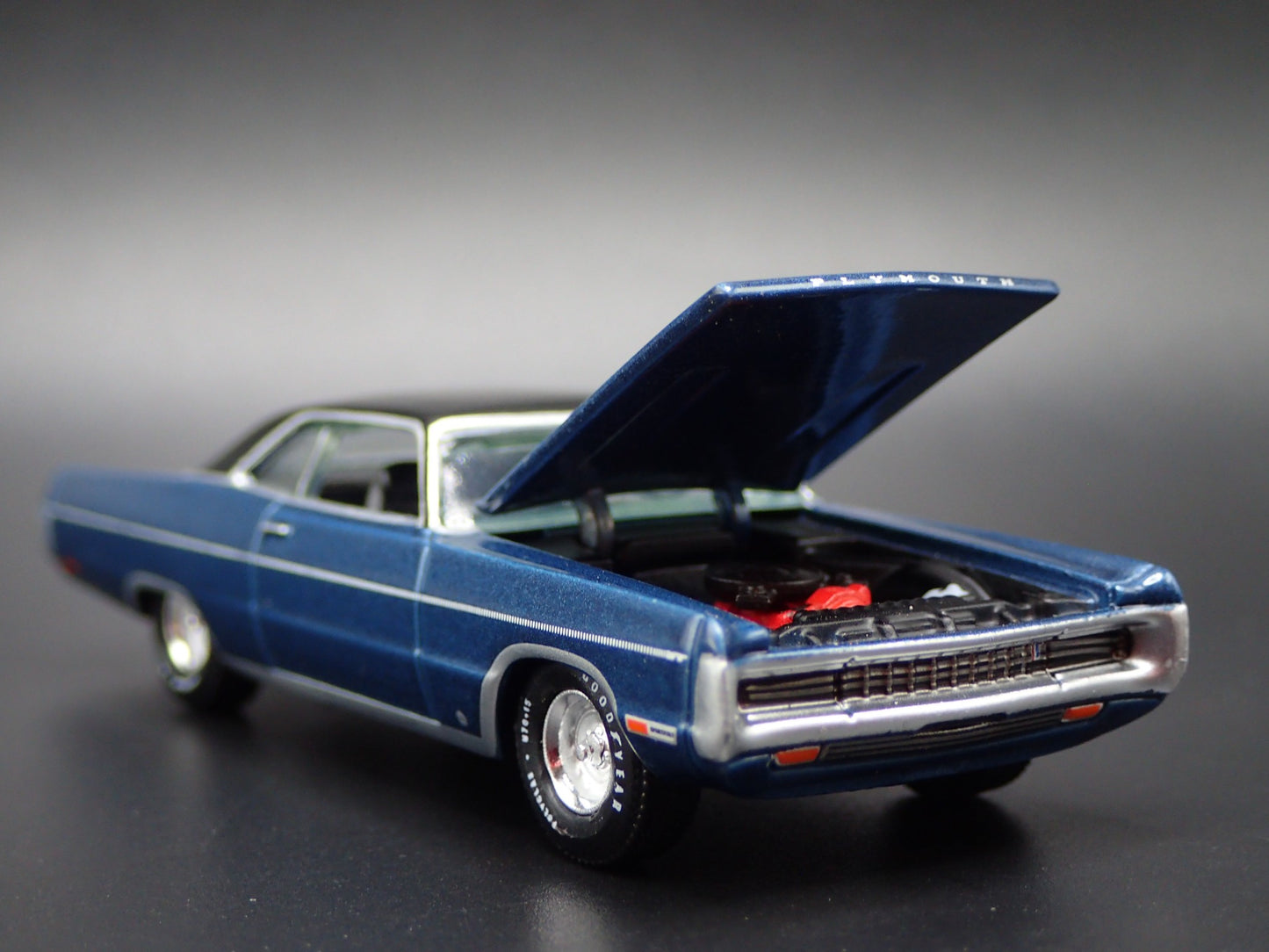 1970 70 PLYMOUTH SPORT FURY GT BLUE 1/64 SCALE DIORAMA DIECAST MODEL CAR