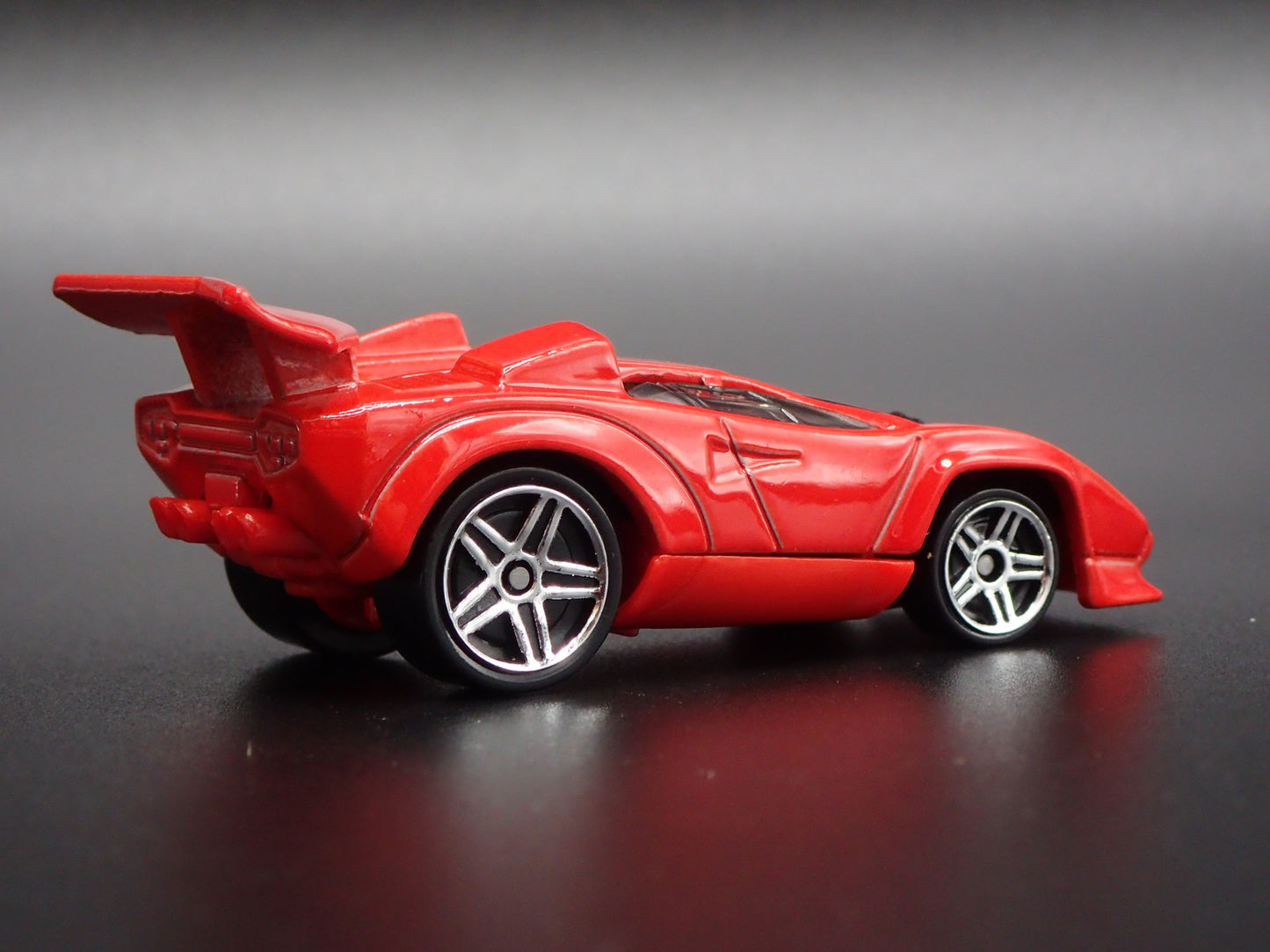 1974-1990 LAMBORGHINI COUNTACH SUPER CAR 1:64 SCALE DIORAMA DIECAST MODEL CAR