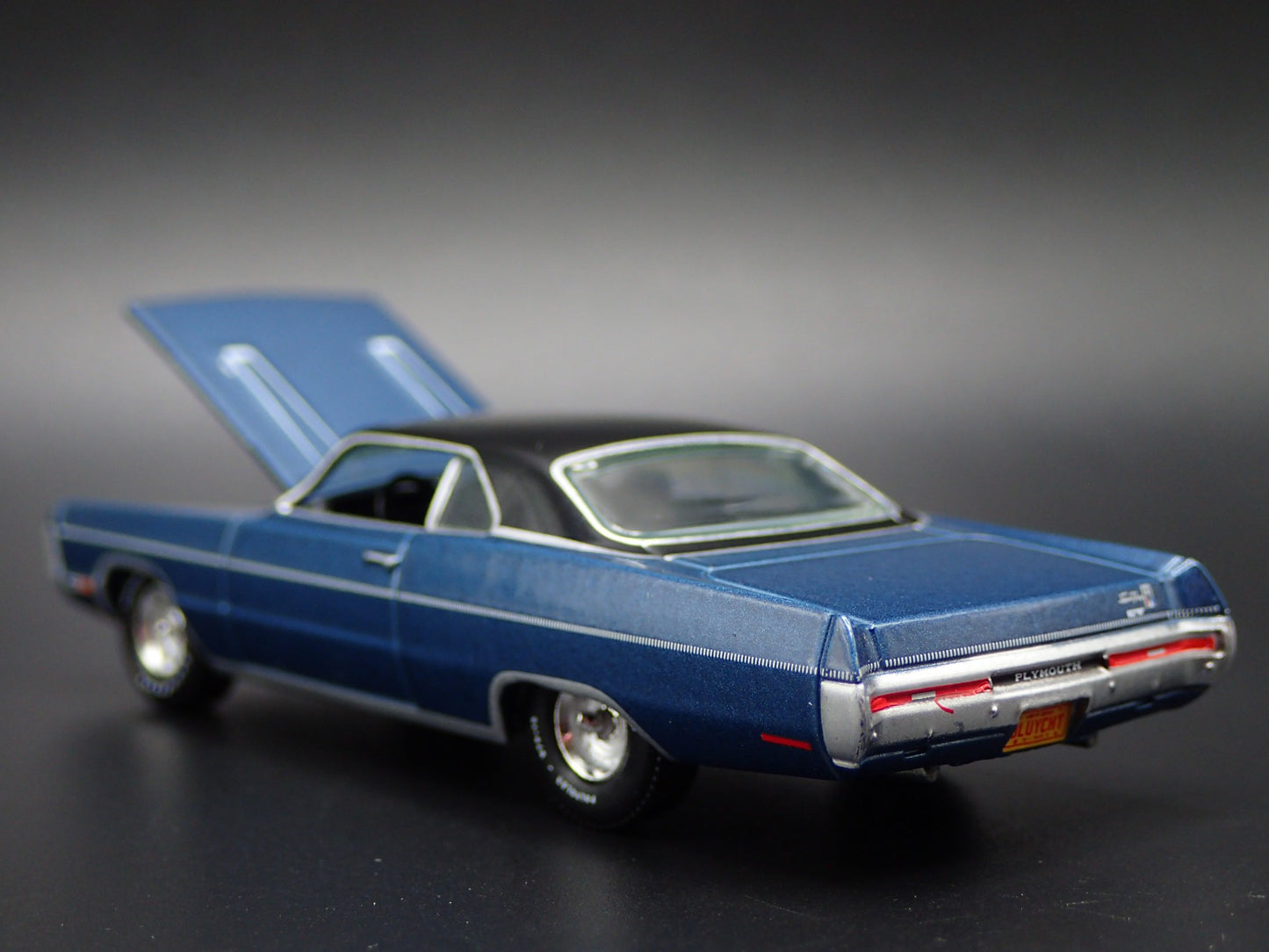 1970 70 PLYMOUTH SPORT FURY GT BLUE 1/64 SCALE DIORAMA DIECAST MODEL CAR