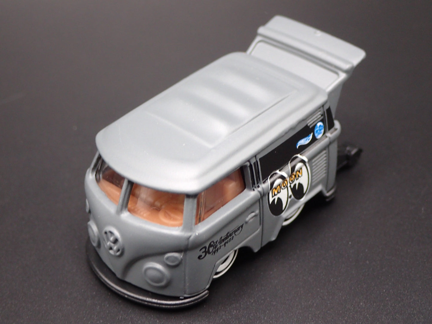 VW VOLKSWAGEN KOOL KOMBI MINI BUS VAN MOONEYES GRAY 1:64 SCALE DIECAST MODEL CAR