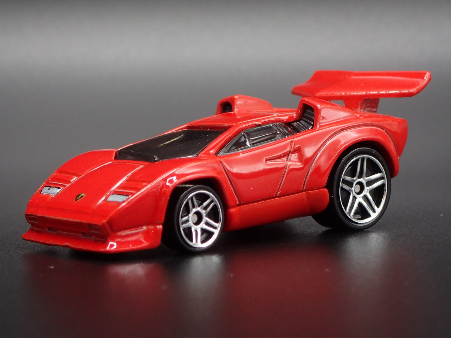 1974-1990 LAMBORGHINI COUNTACH SUPER CAR 1:64 SCALE DIORAMA DIECAST MODEL CAR