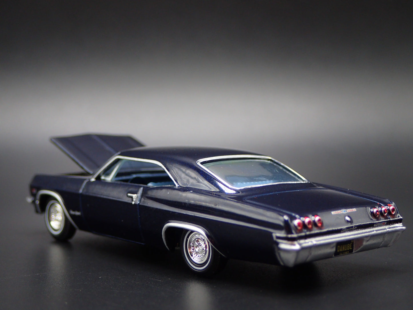 1965 65 CHEVY CHEVROLET IMPALA SS 396 BLUE 1:64 SCALE DIORAMA DIECAST MODEL CAR