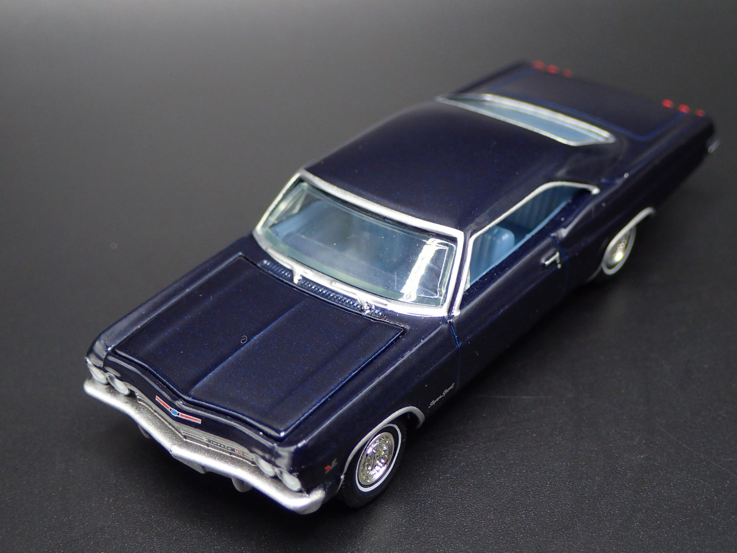 1965 65 CHEVY CHEVROLET IMPALA SS 396 BLUE 1:64 SCALE DIORAMA DIECAST MODEL CAR