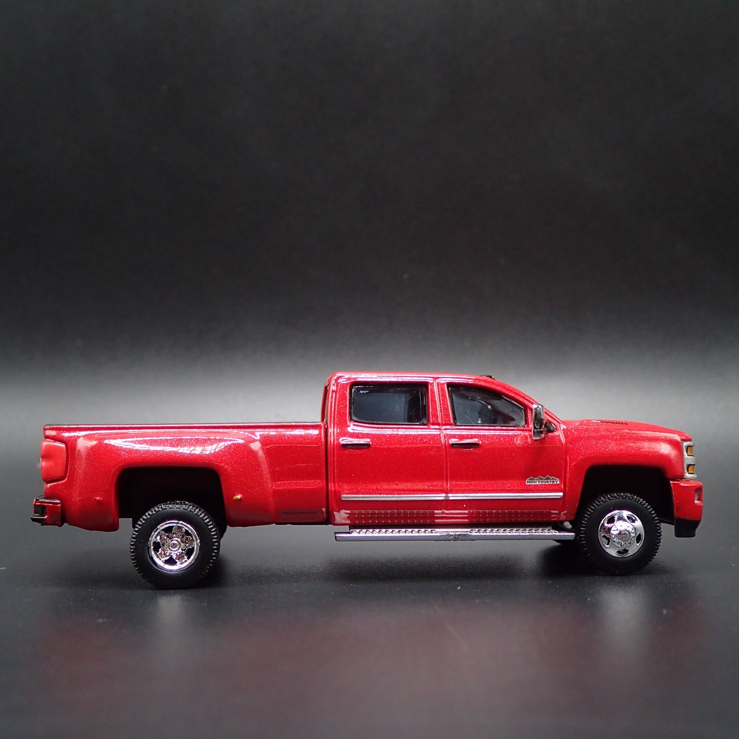 2018 CHEVY CHEVROLET SILVERADO 3500 DUALLY TRUCK HIGH COUNTRY 1:64 DIECAST CAR
