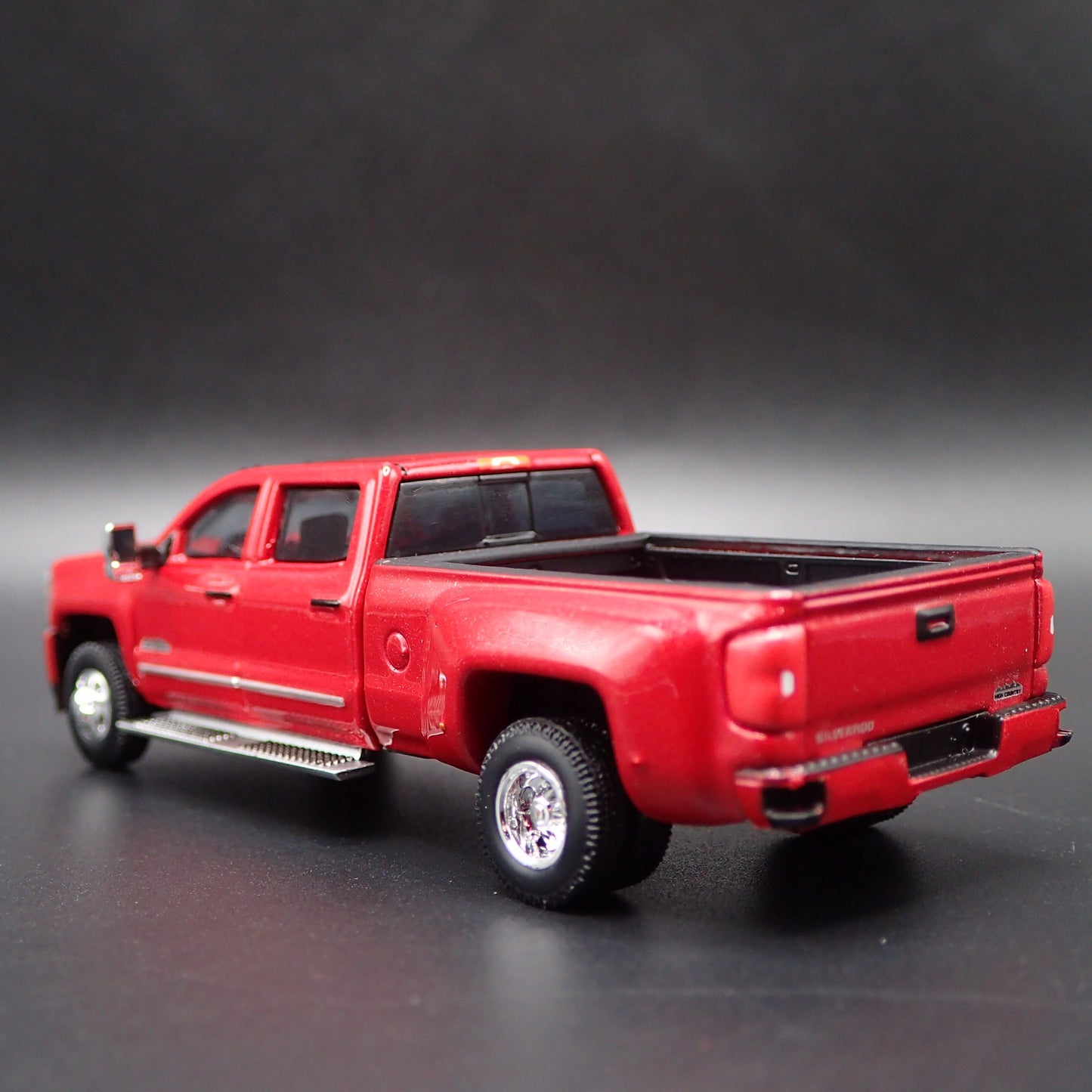 2018 CHEVY CHEVROLET SILVERADO 3500 DUALLY TRUCK HIGH COUNTRY 1:64 DIECAST CAR