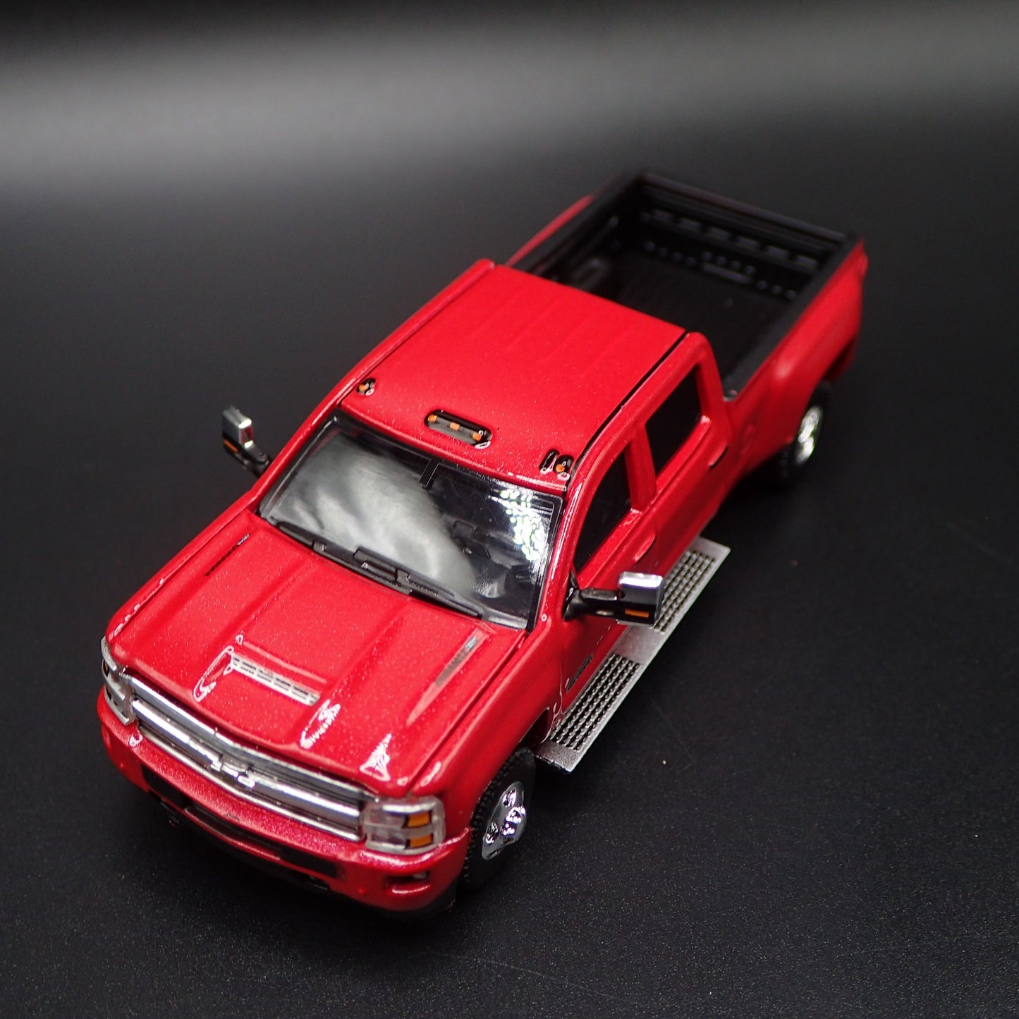 2018 CHEVY CHEVROLET SILVERADO 3500 DUALLY TRUCK HIGH COUNTRY 1:64 DIECAST CAR