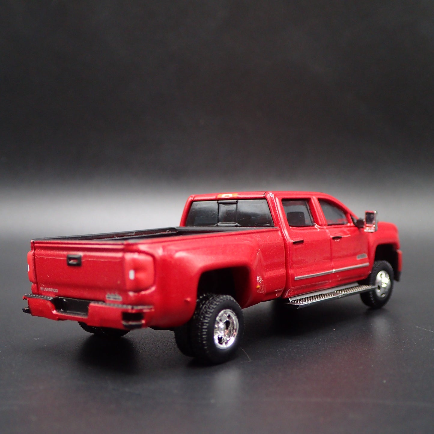 2018 CHEVY CHEVROLET SILVERADO 3500 DUALLY TRUCK HIGH COUNTRY 1:64 DIECAST CAR