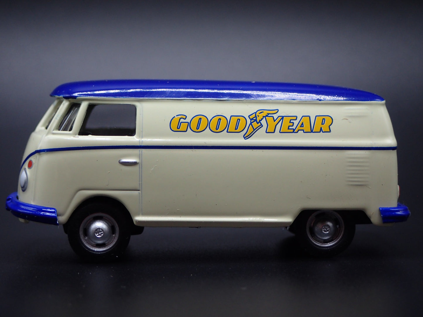 1950-1967 VW VOLKSWAGEN TYPE 2 T1 DELIVERY VAN GOODYEAR 1:64 DIECAST MODEL CAR