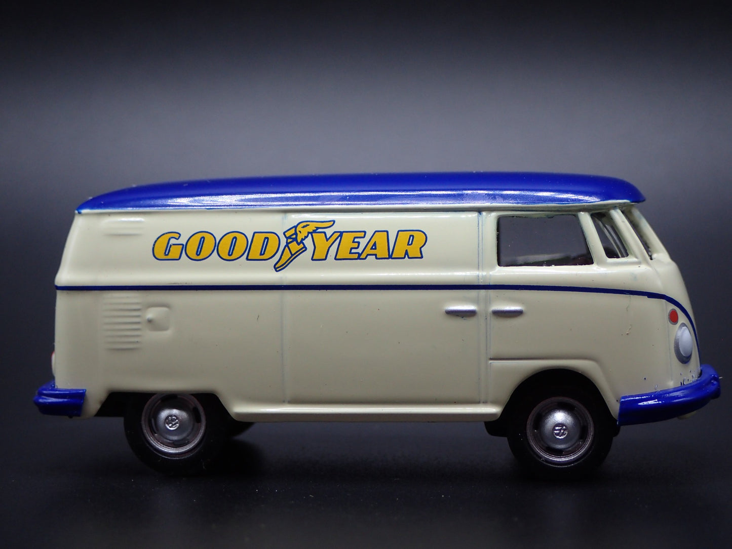 1950-1967 VW VOLKSWAGEN TYPE 2 T1 DELIVERY VAN GOODYEAR 1:64 DIECAST MODEL CAR